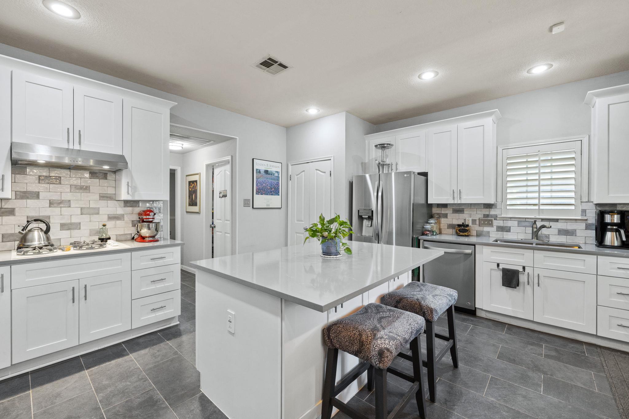 6804 Robert Dixon Dr, Austin, TX 78749