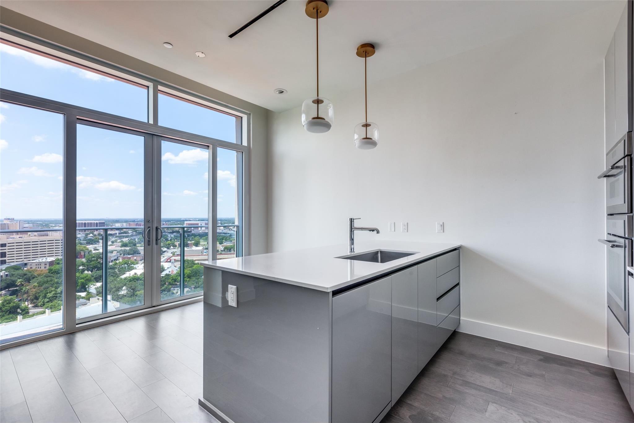 123 Lexington Ave # 1408, San Antonio, TX 78205