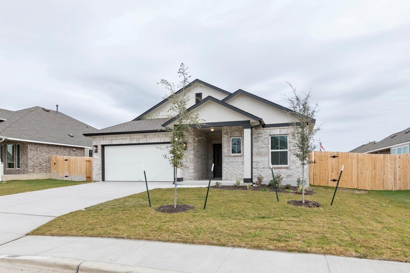 3725 Pin Oak Hills, Seguin, TX 78155