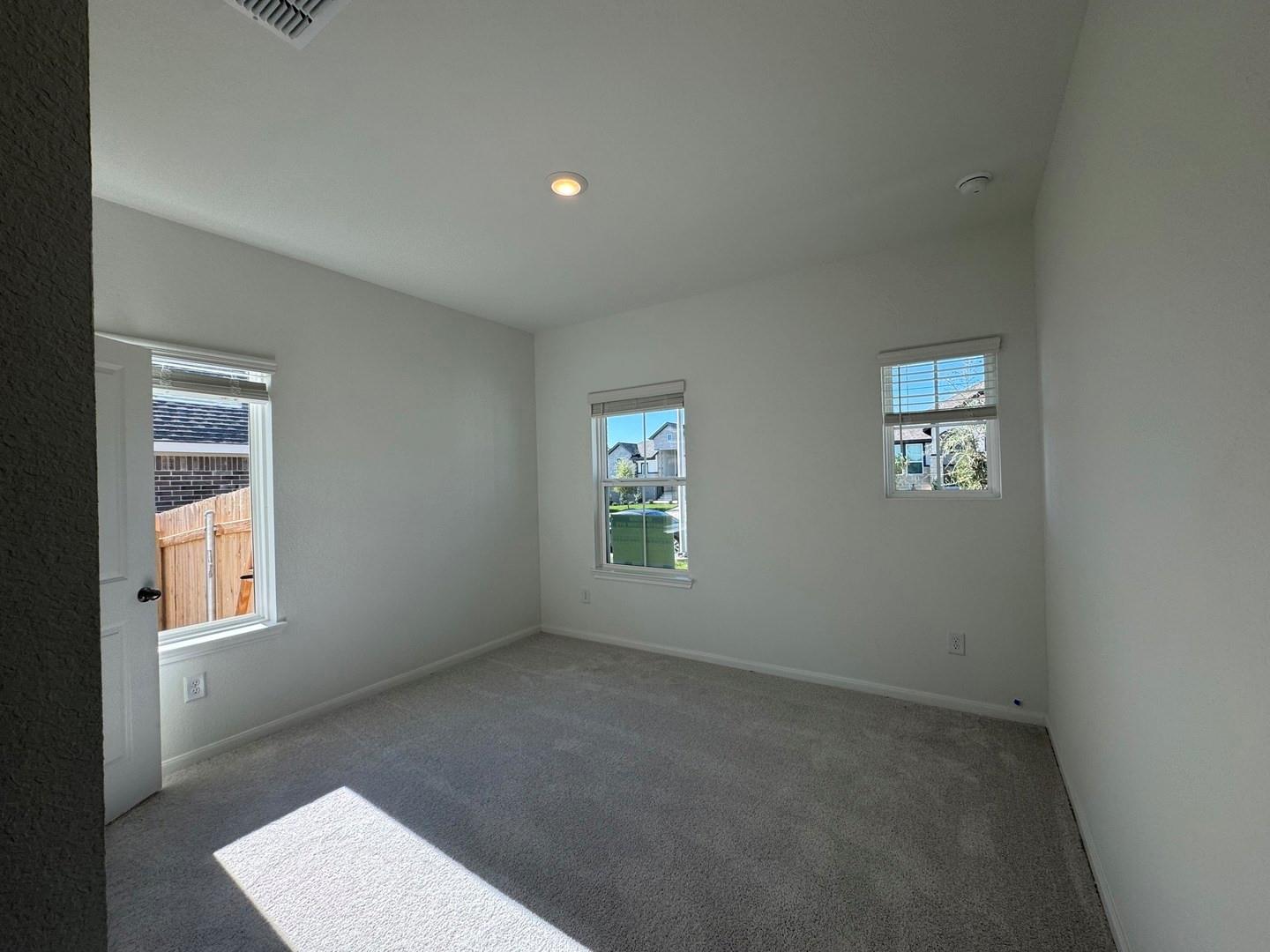 3725 Pin Oak Hills, Seguin, TX 78155