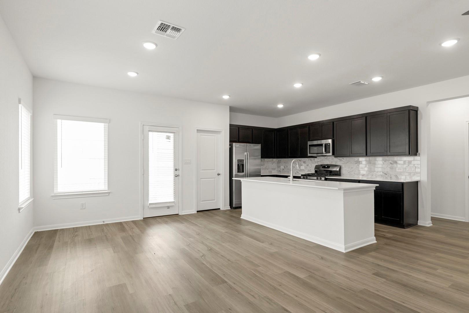 3725 Pin Oak Hills, Seguin, TX 78155