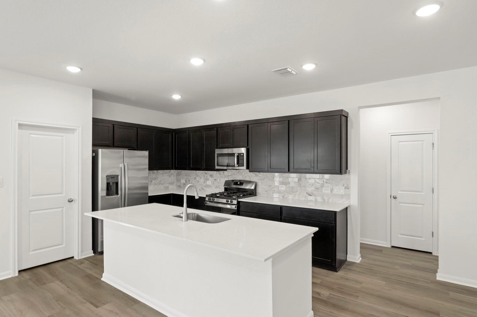 3725 Pin Oak Hills, Seguin, TX 78155