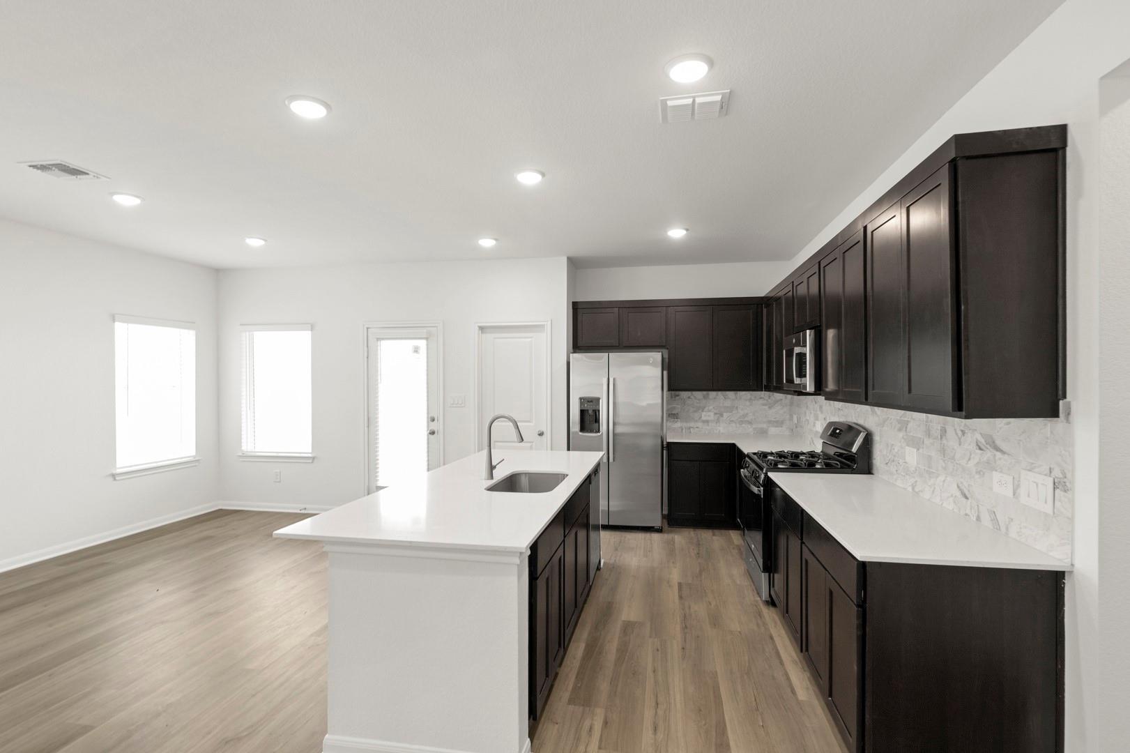 3725 Pin Oak Hills, Seguin, TX 78155