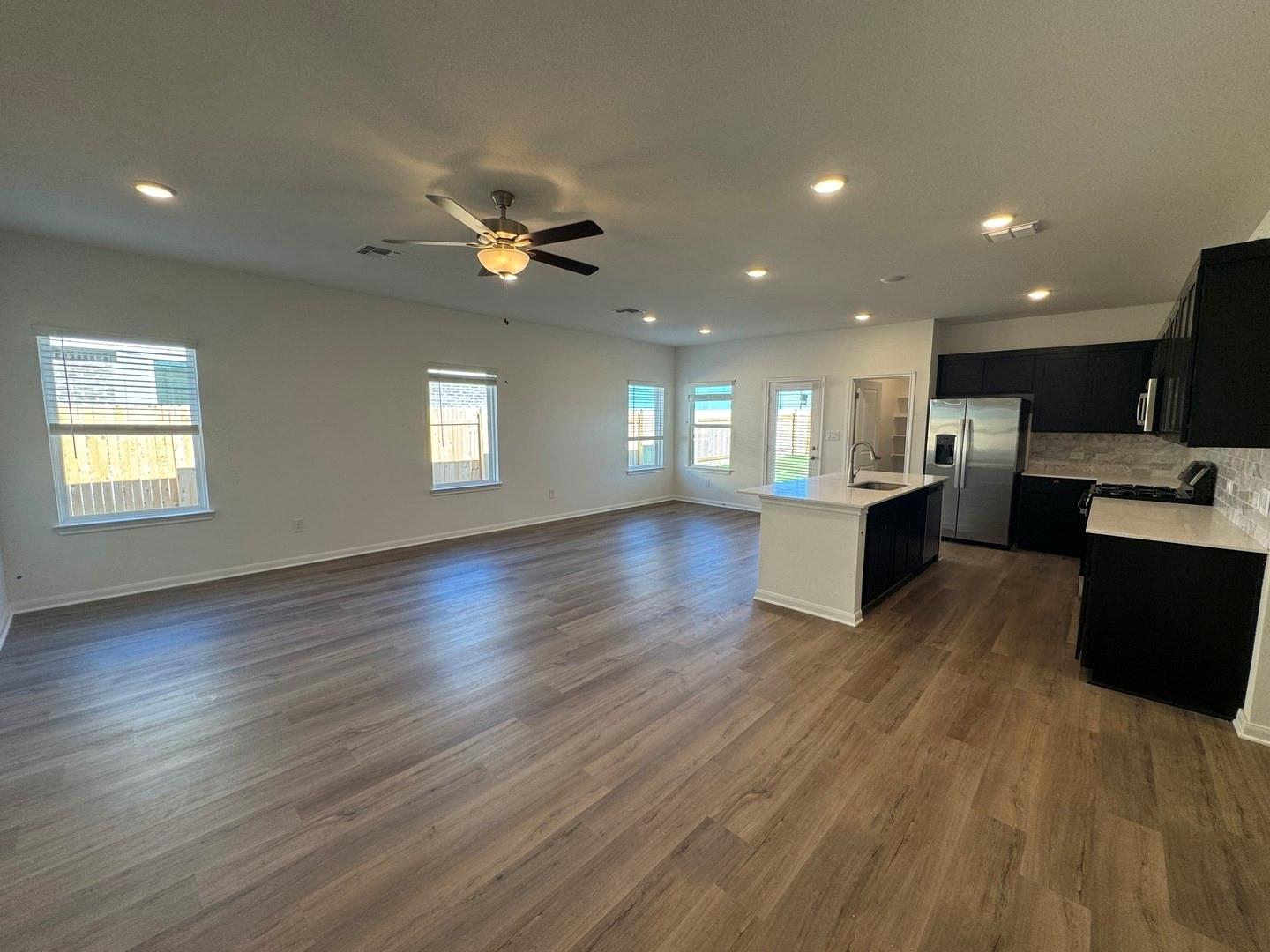 3725 Pin Oak Hills, Seguin, TX 78155