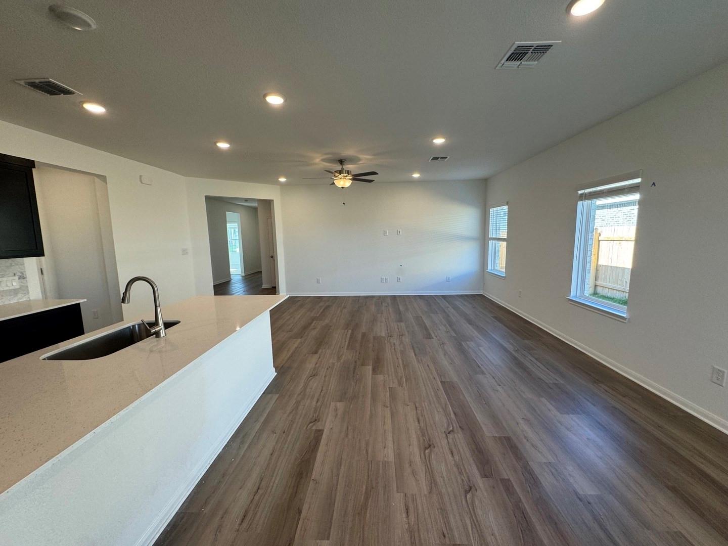 3725 Pin Oak Hills, Seguin, TX 78155