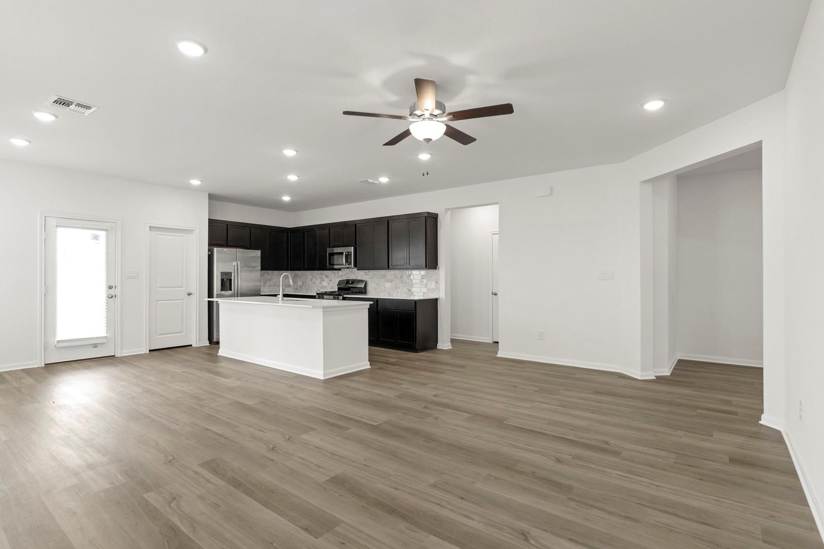 3725 Pin Oak Hills, Seguin, TX 78155