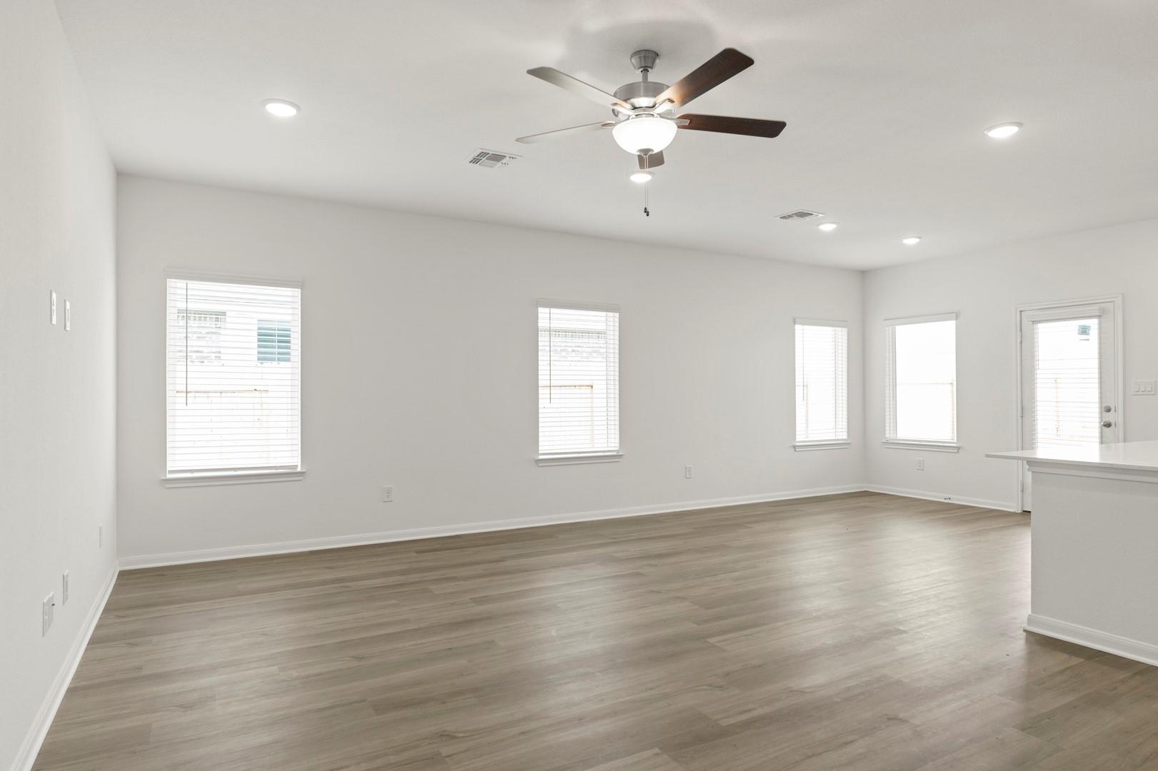 3725 Pin Oak Hills, Seguin, TX 78155