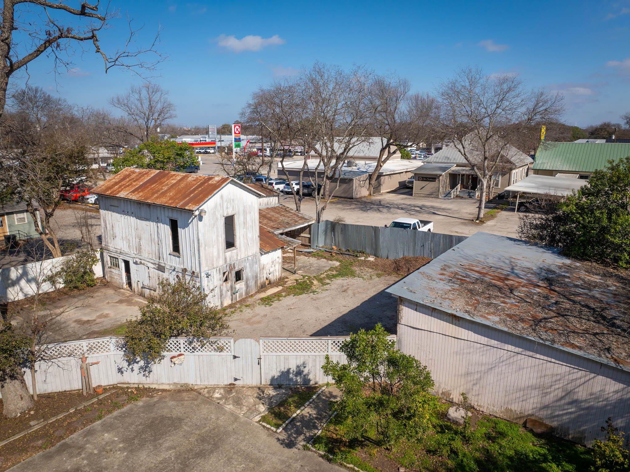 633 S Castell Ave, New Braunfels, TX 78130