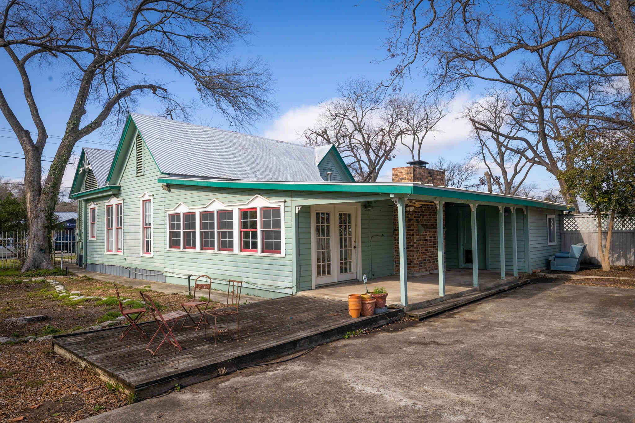 633 S Castell Ave, New Braunfels, TX 78130