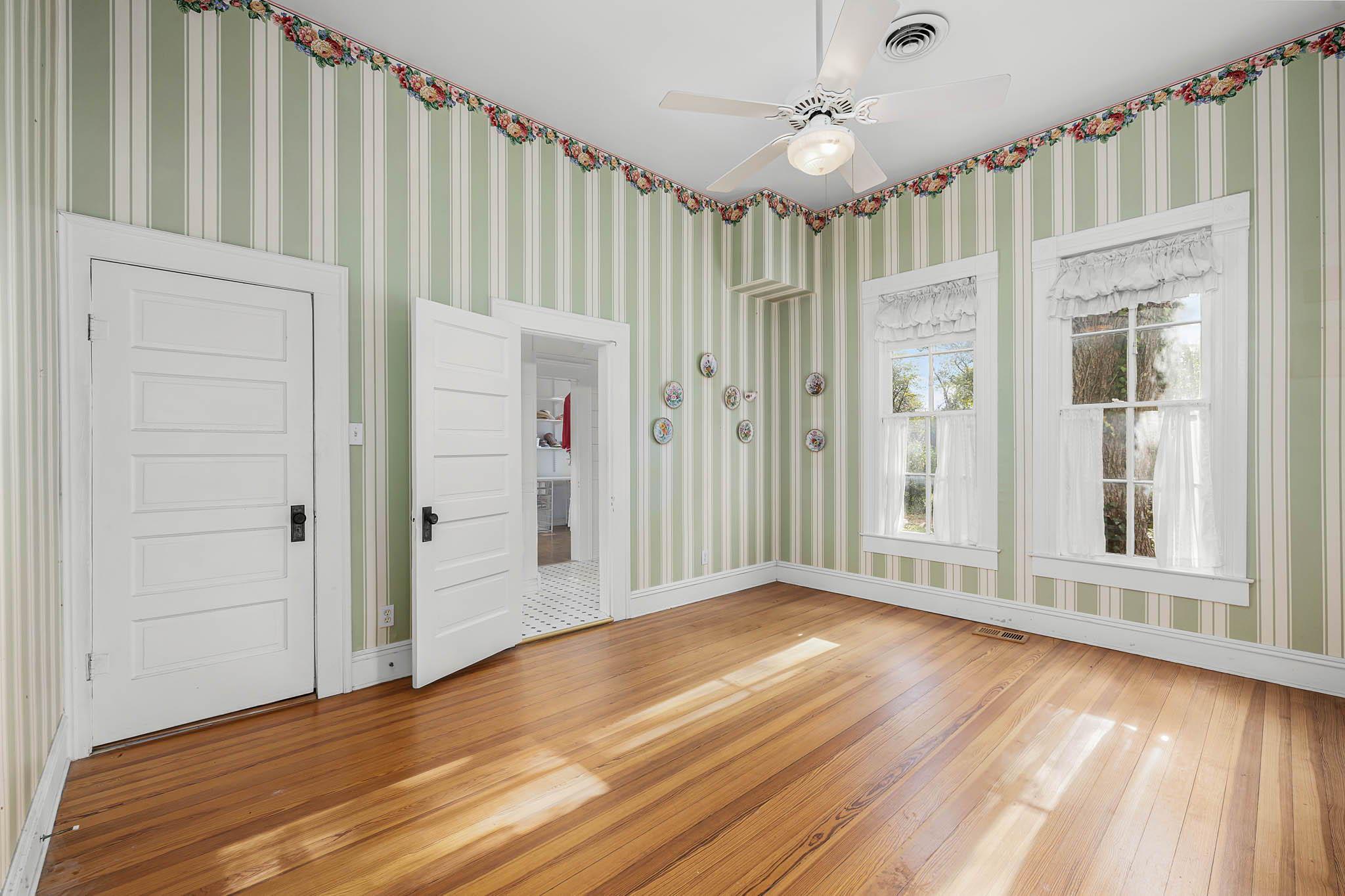 633 S Castell Ave, New Braunfels, TX 78130