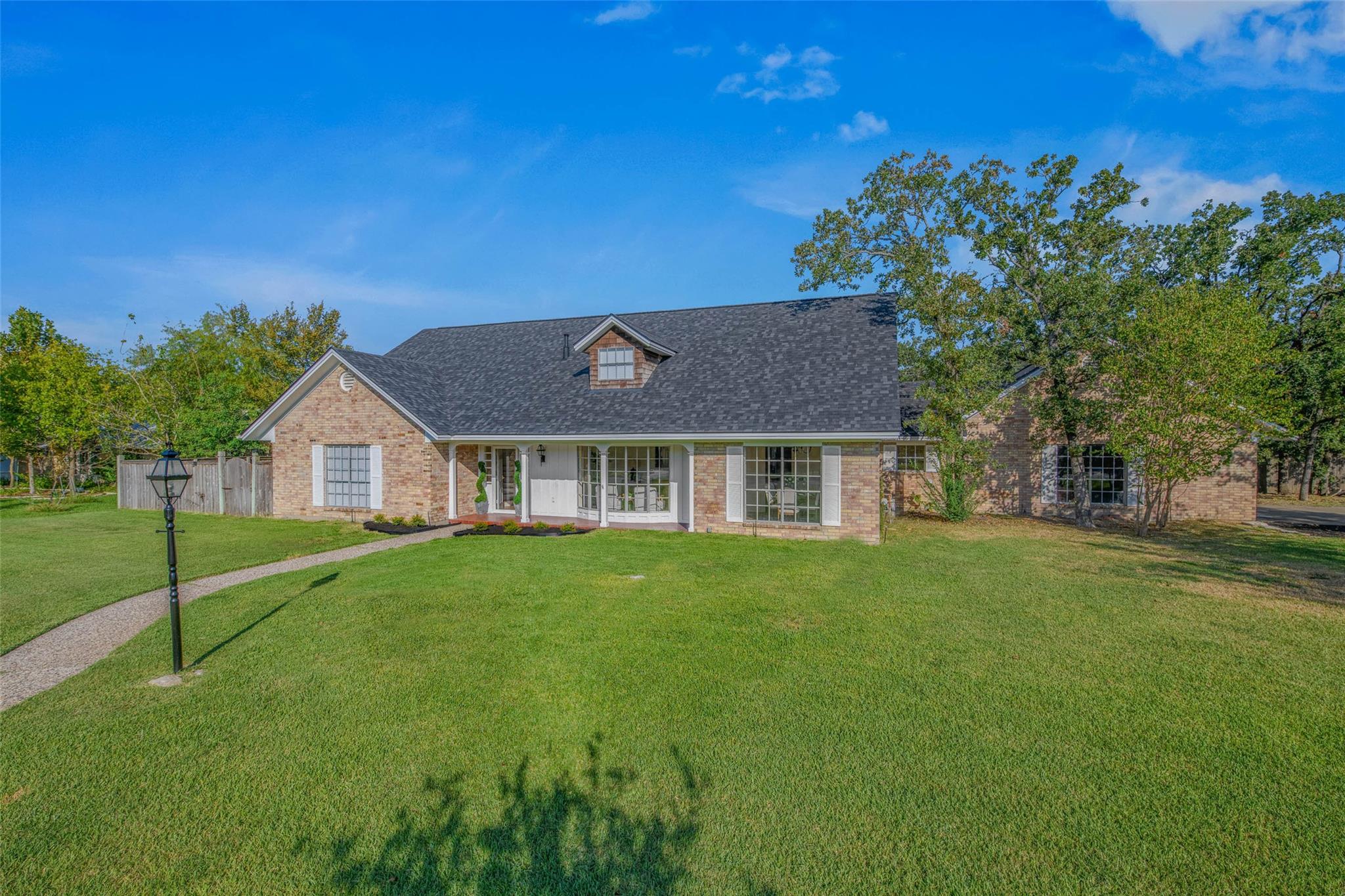 1403 Post Oak Cir, College Station, TX 77840