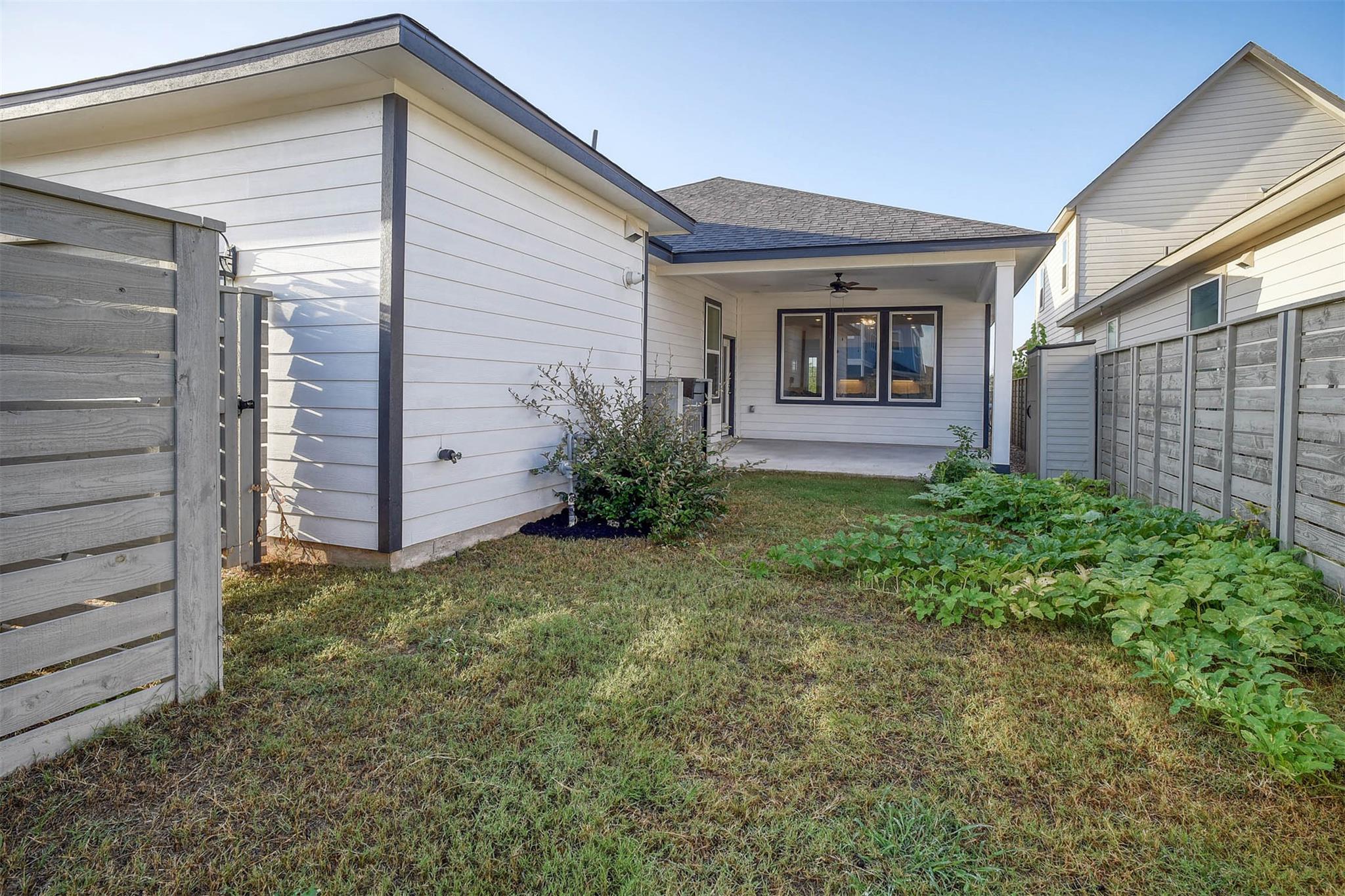 162 Adelton Blvd, Bastrop, TX 78602