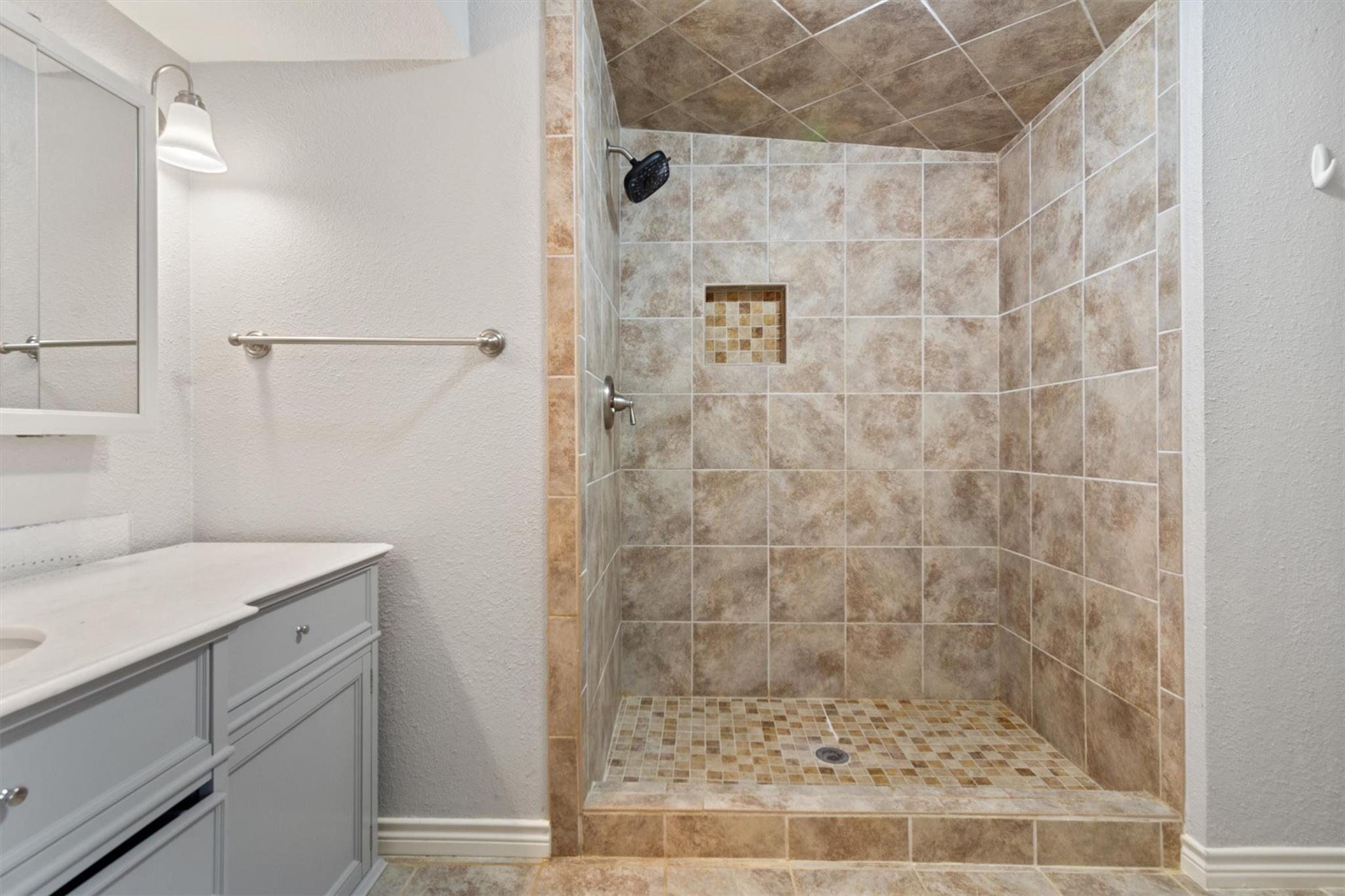 804 N Vandeveer St, Burnet, TX 78611