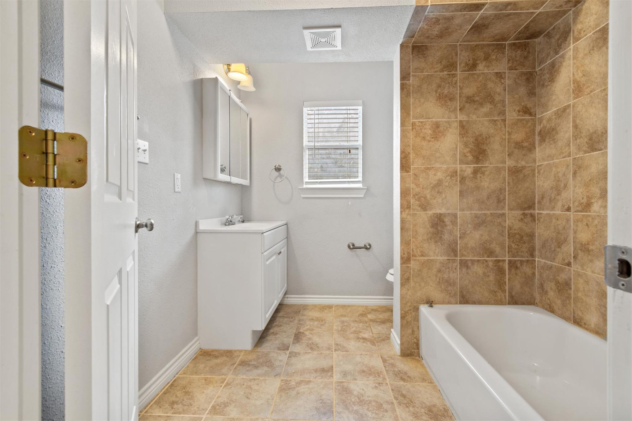 804 N Vandeveer St, Burnet, TX 78611