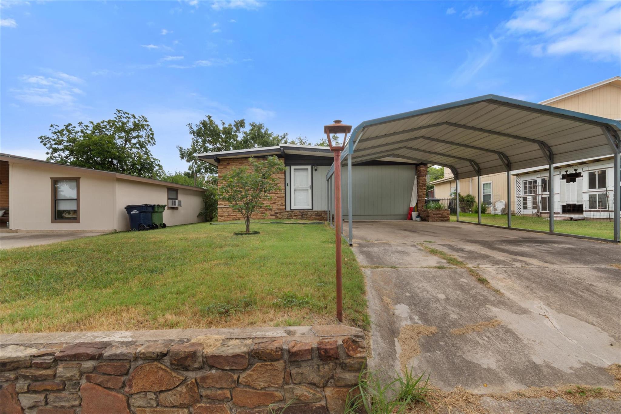 804 N Vandeveer St, Burnet, TX 78611