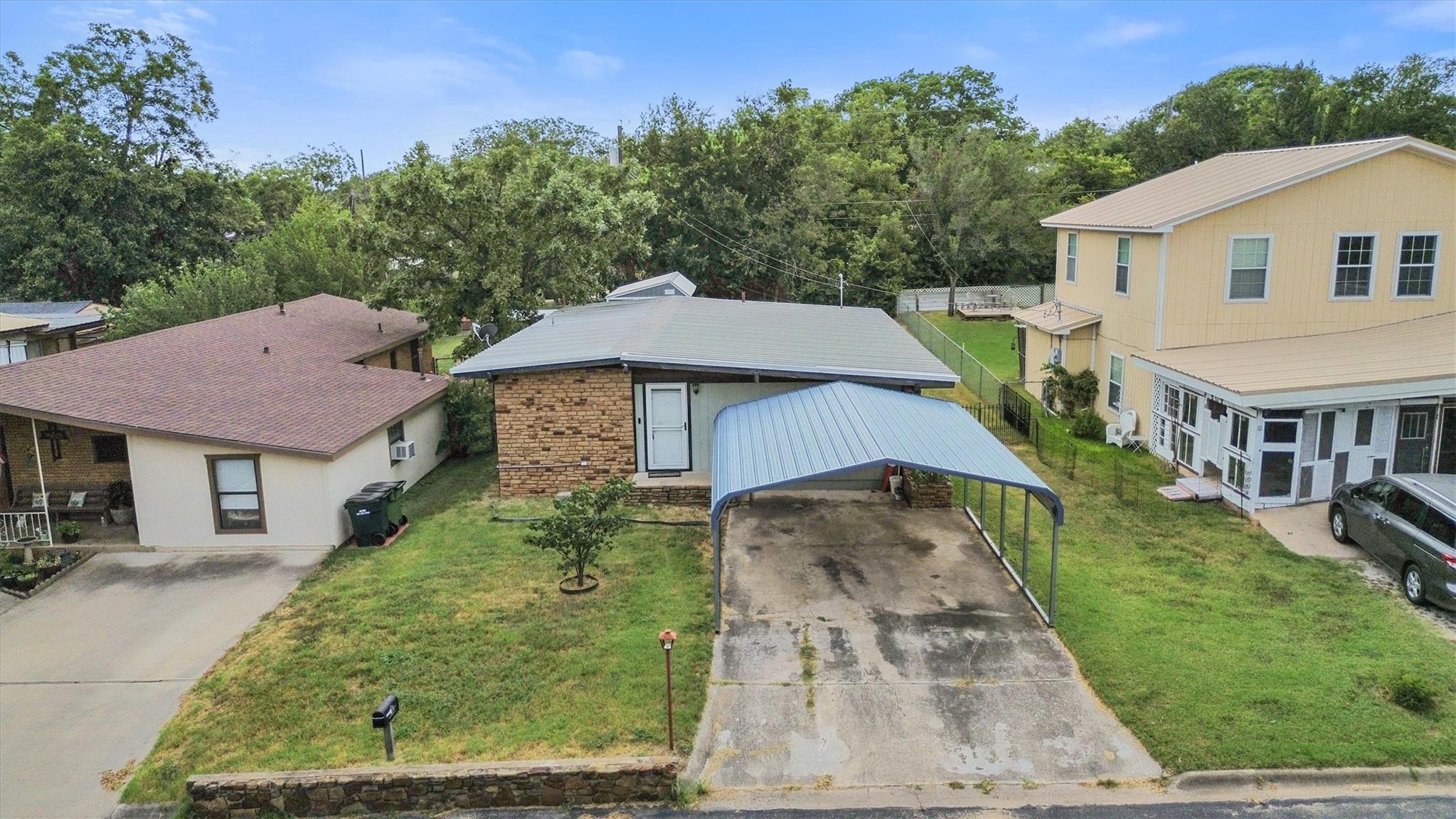 804 N Vandeveer St, Burnet, TX 78611