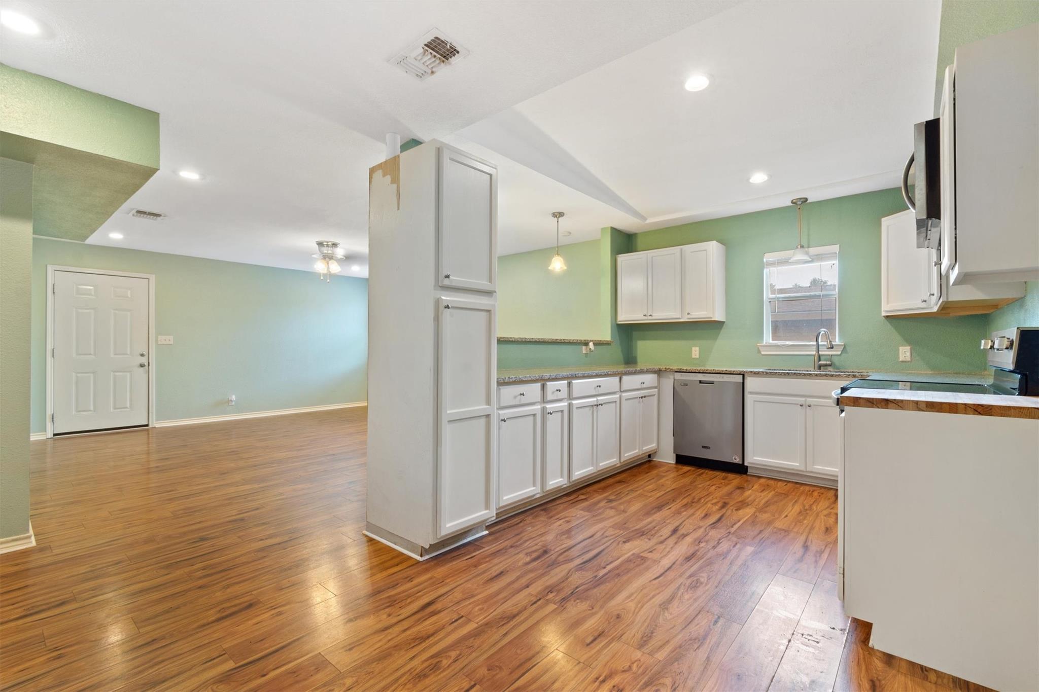 804 N Vandeveer St, Burnet, TX 78611