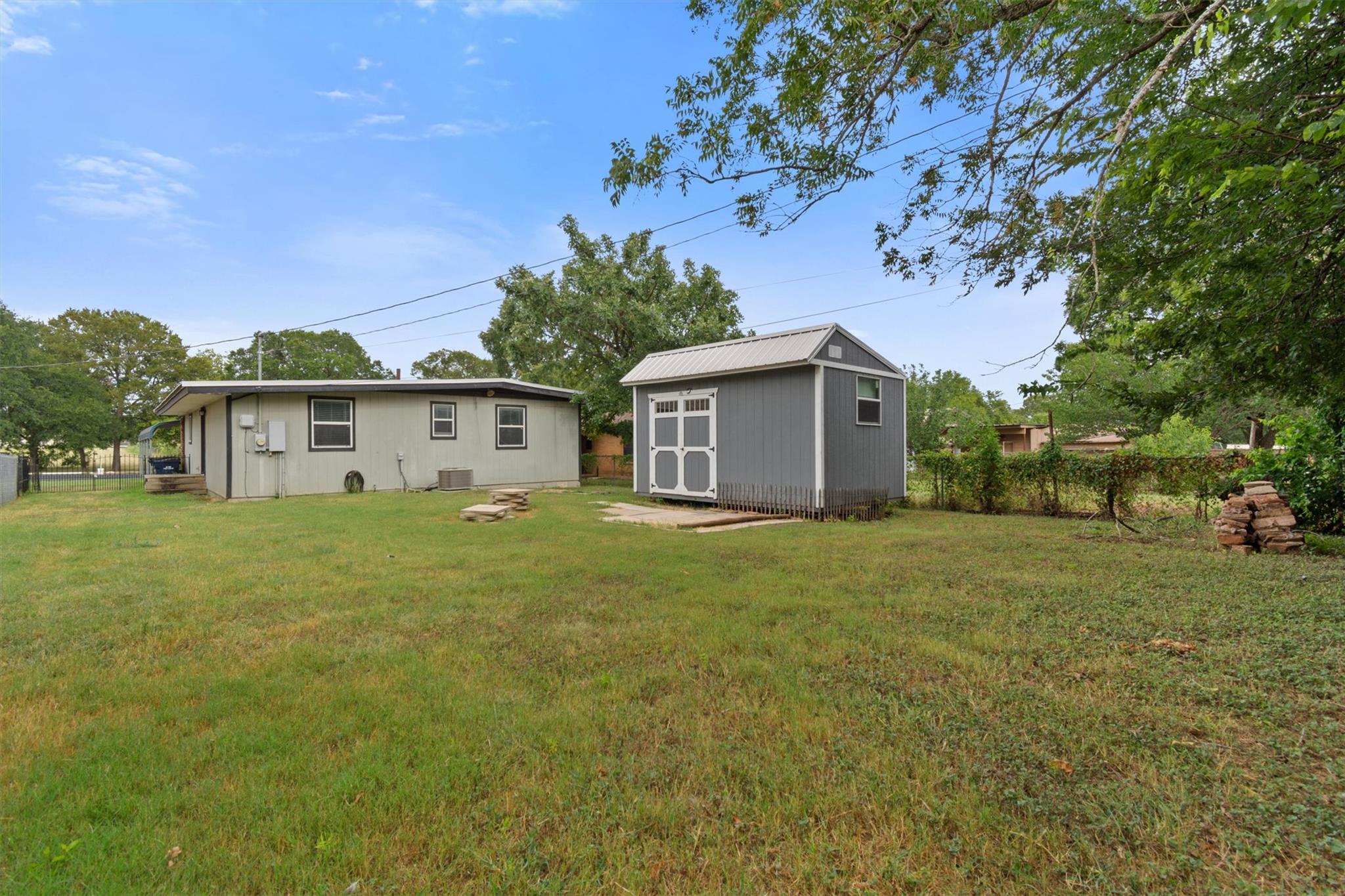 804 N Vandeveer St, Burnet, TX 78611