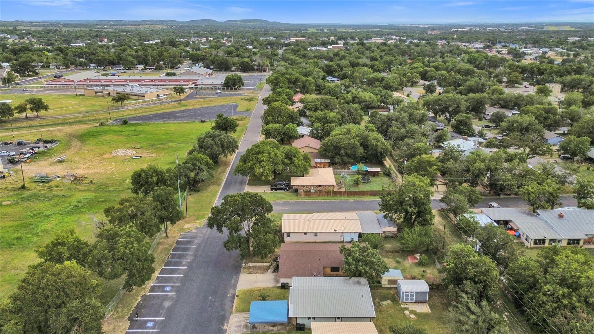 804 N Vandeveer St, Burnet, TX 78611