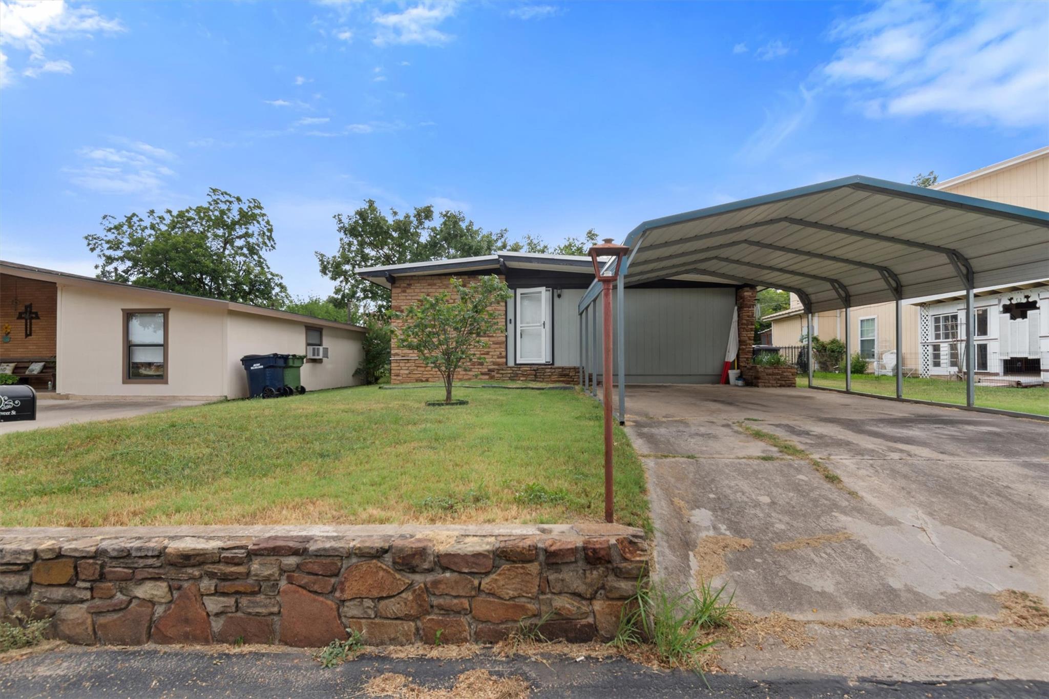 804 N Vandeveer St, Burnet, TX 78611