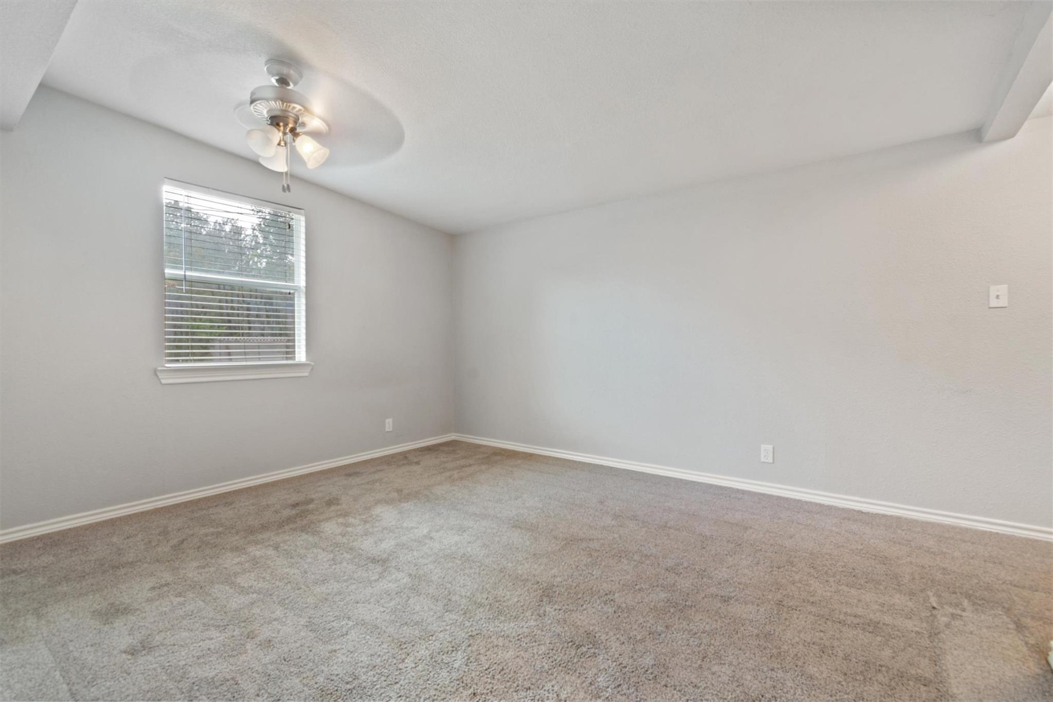 804 N Vandeveer St, Burnet, TX 78611