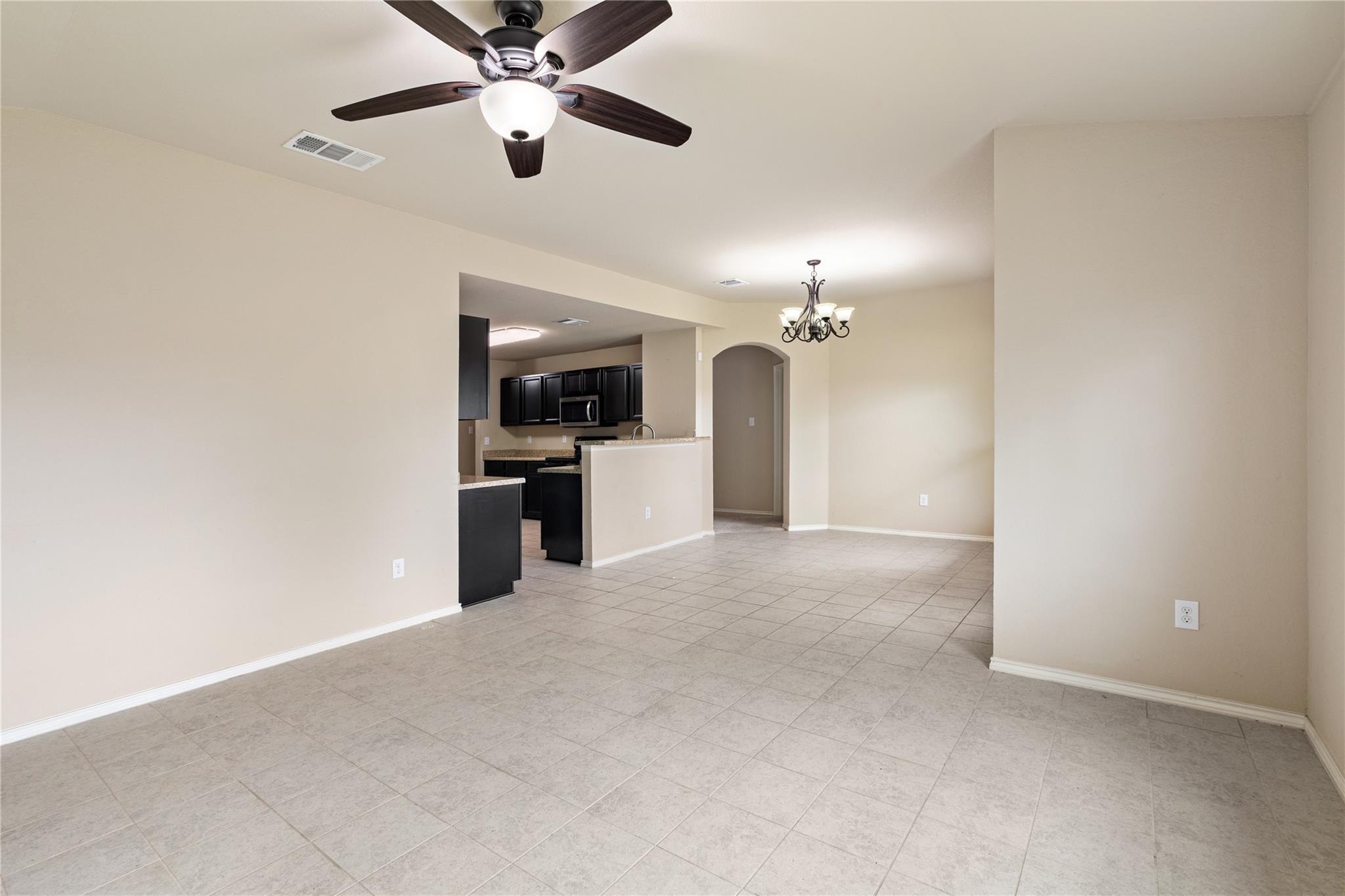 1517 Birmingham Dr, Seguin, TX 78155