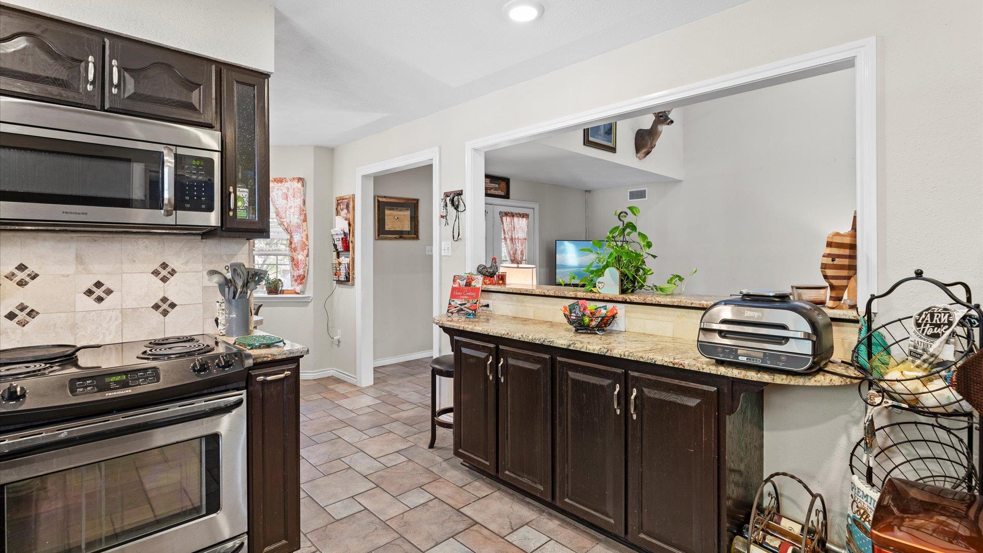 689 Abels Way, Canyon Lake, TX 78133