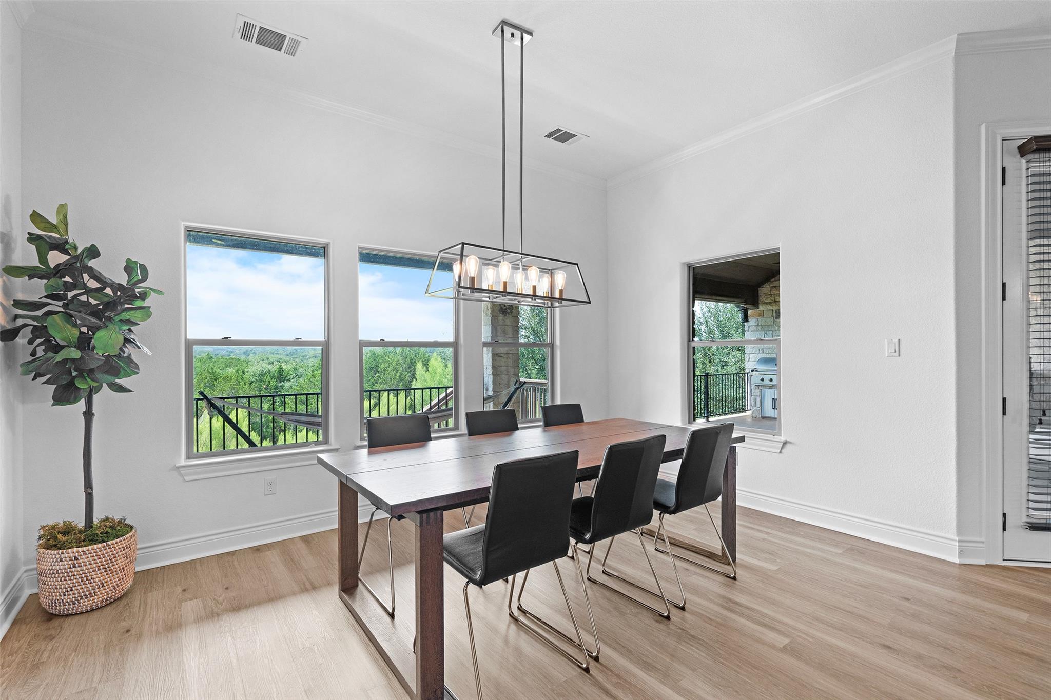 1075 Bluff Woods Dr, Driftwood, TX 78619