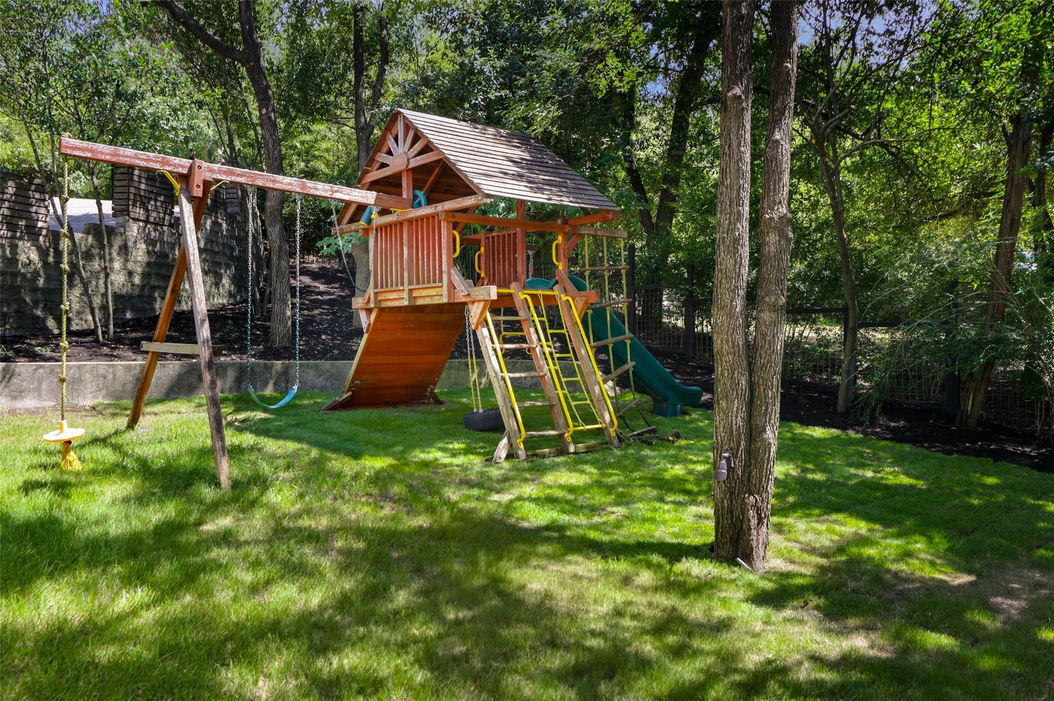 18 N Peak Rd, West Lake Hills, TX 78746