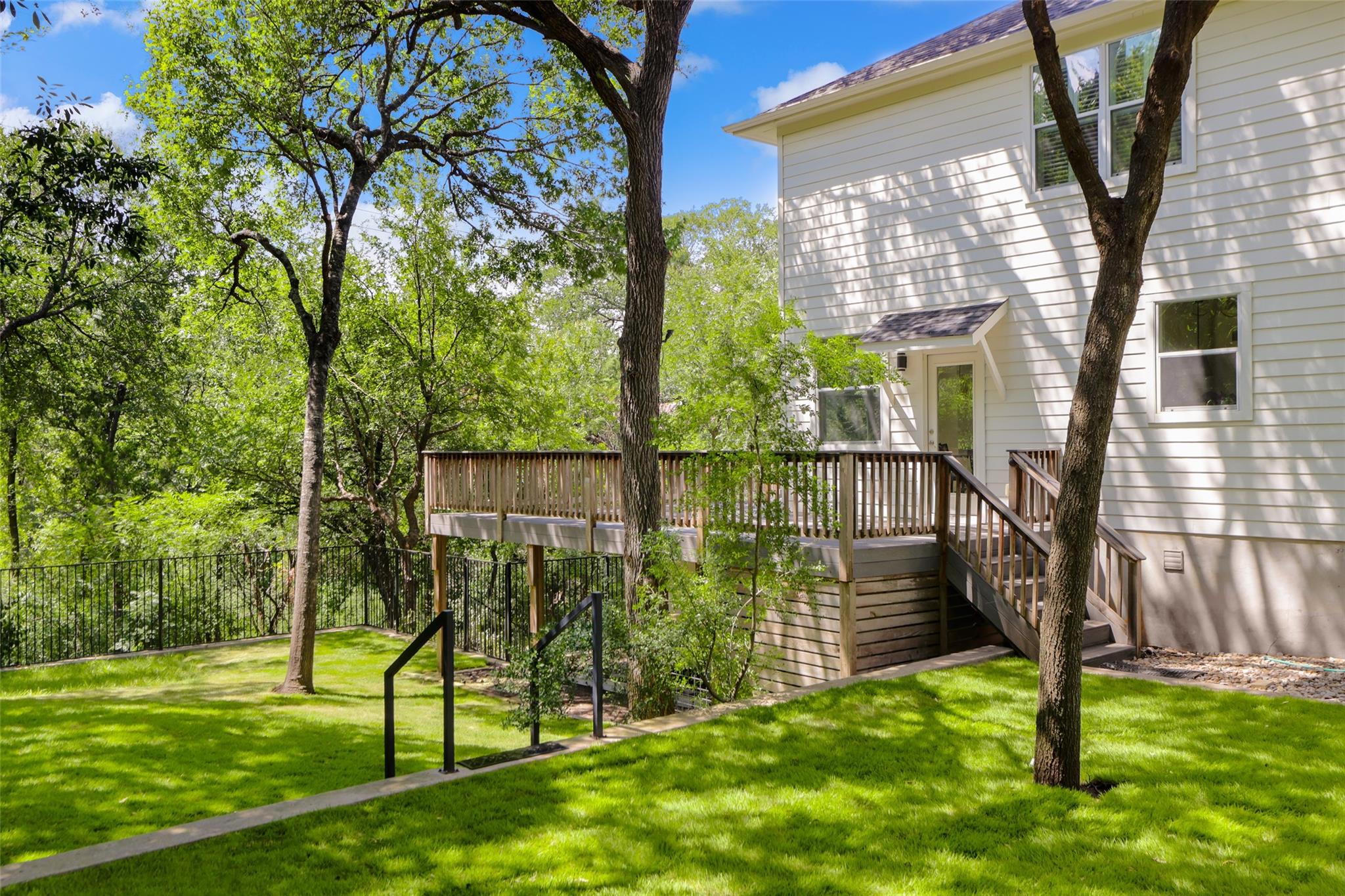 18 N Peak Rd, West Lake Hills, TX 78746