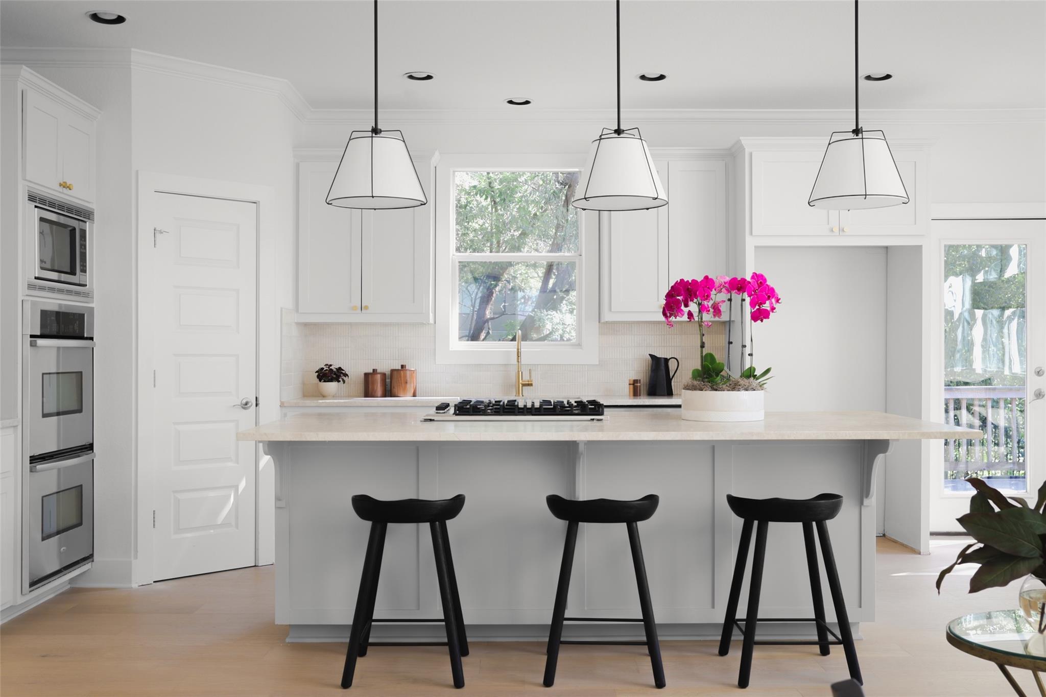 18 N Peak Rd, West Lake Hills, TX 78746