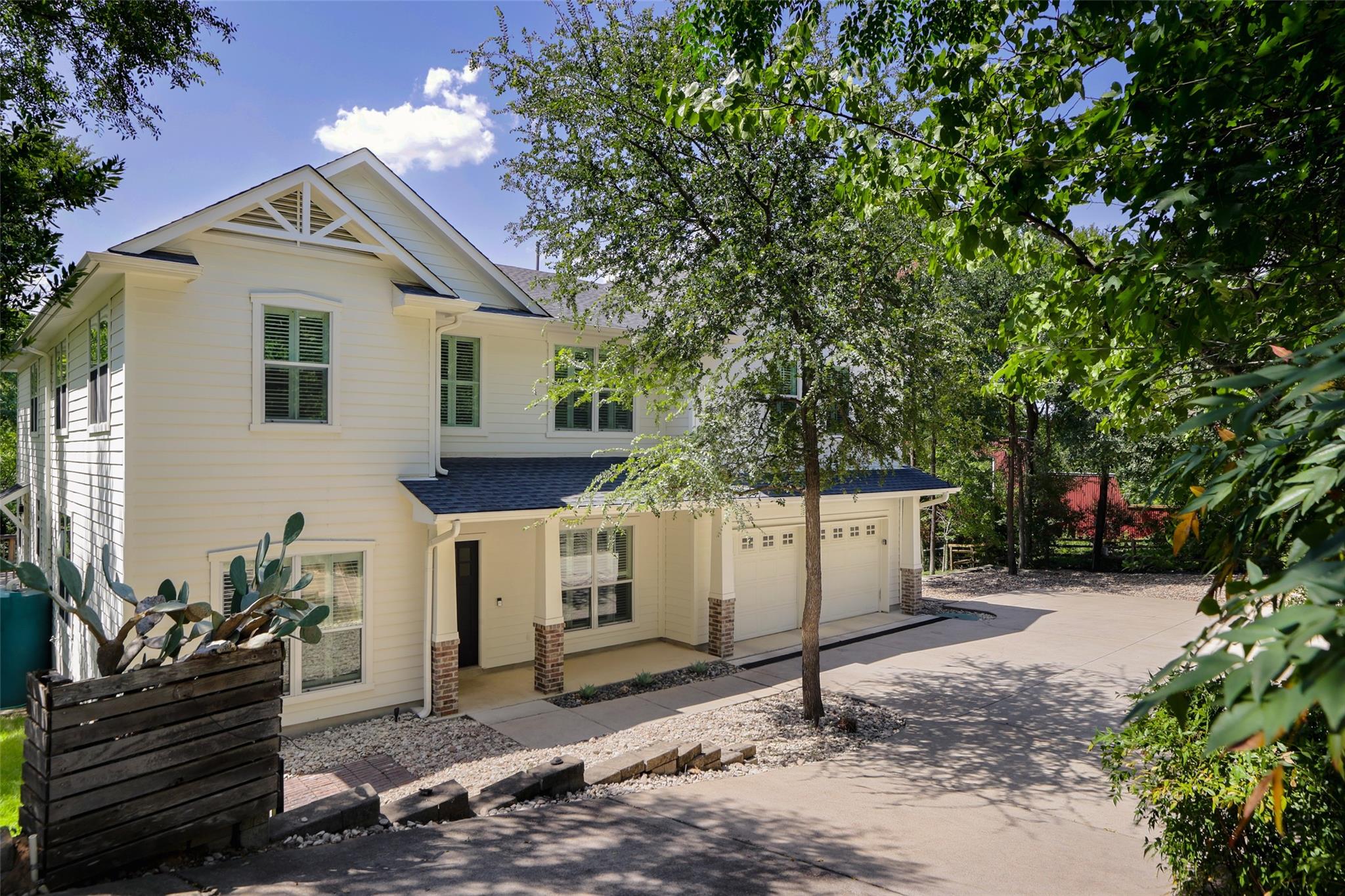 18 N Peak Rd, West Lake Hills, TX 78746