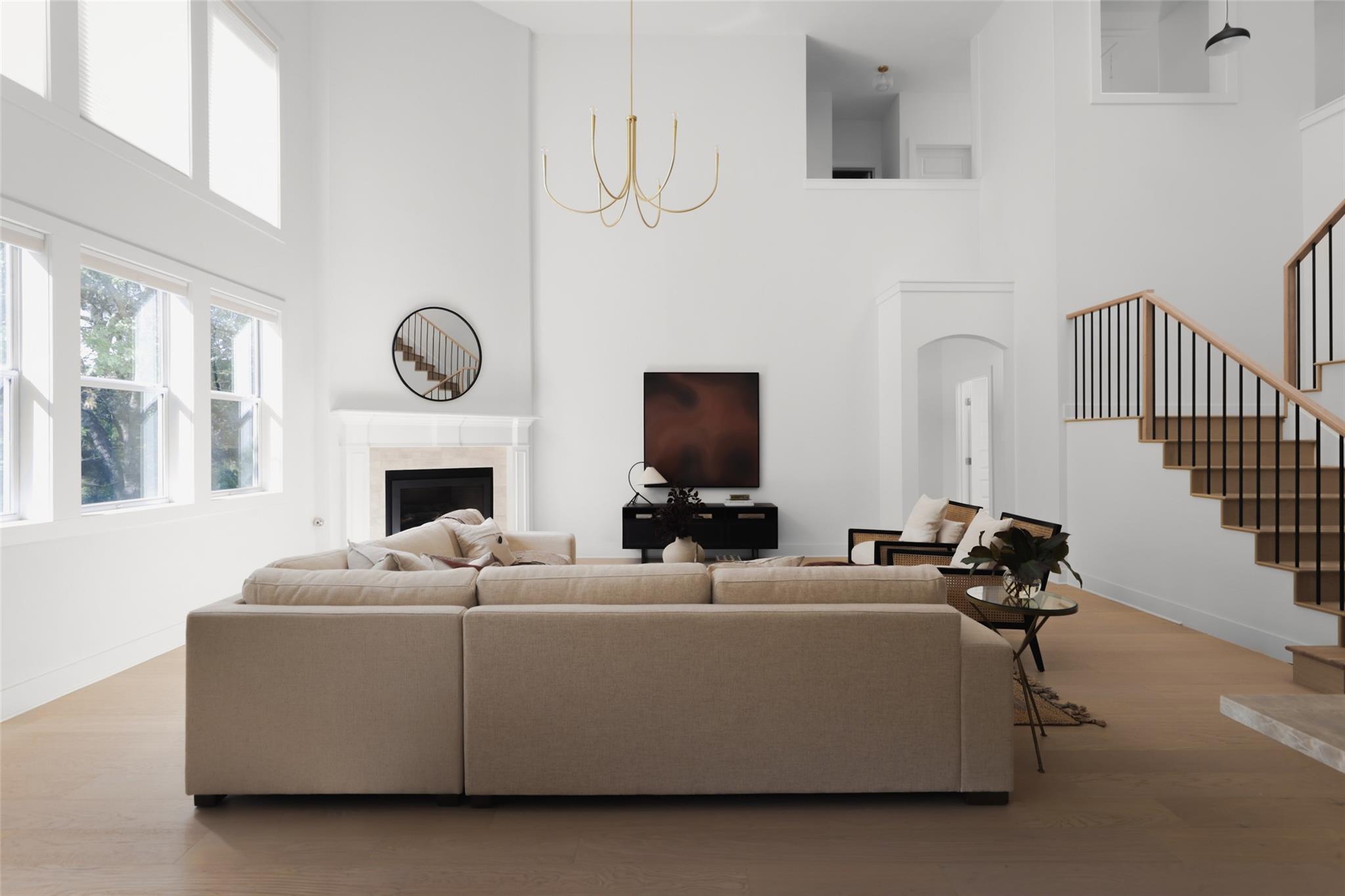 18 N Peak Rd, West Lake Hills, TX 78746