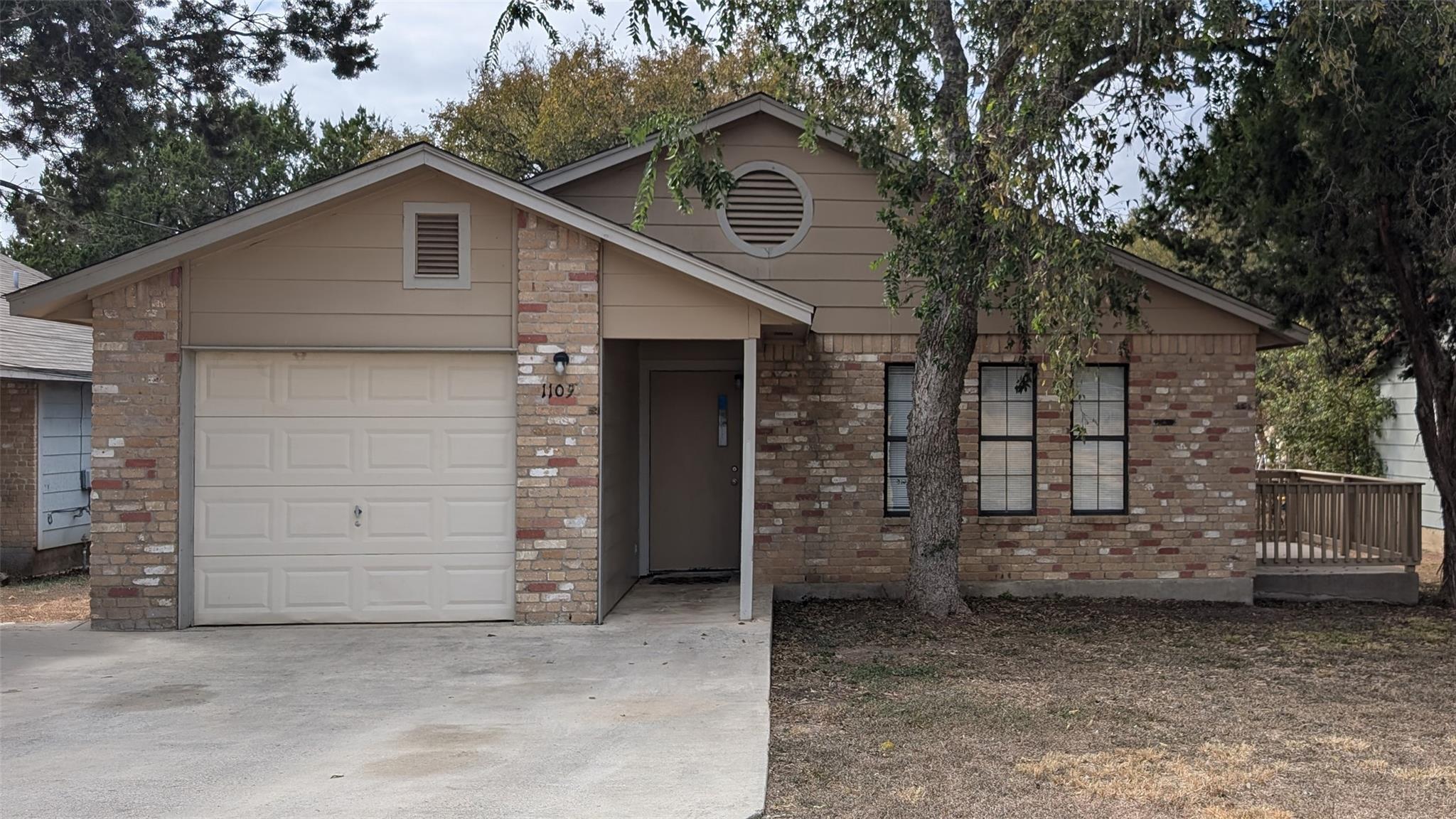 1109 N Bishop St, San Marcos, TX 78666