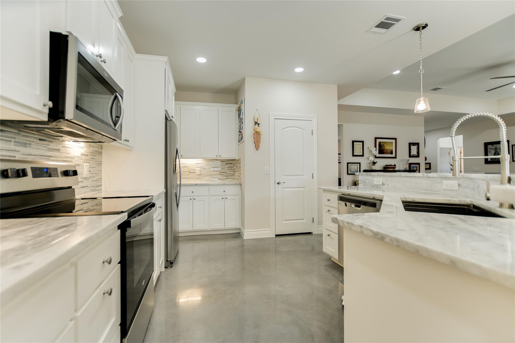 139 W Maple Dr, Granite Shoals, TX 78654