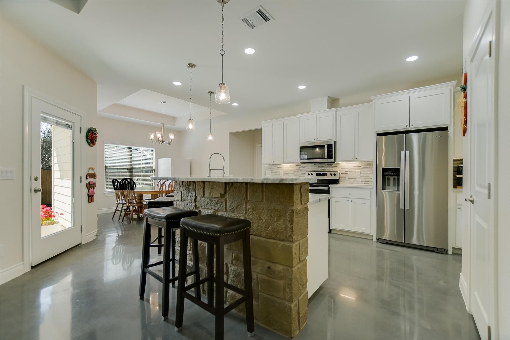 139 W Maple Dr, Granite Shoals, TX 78654