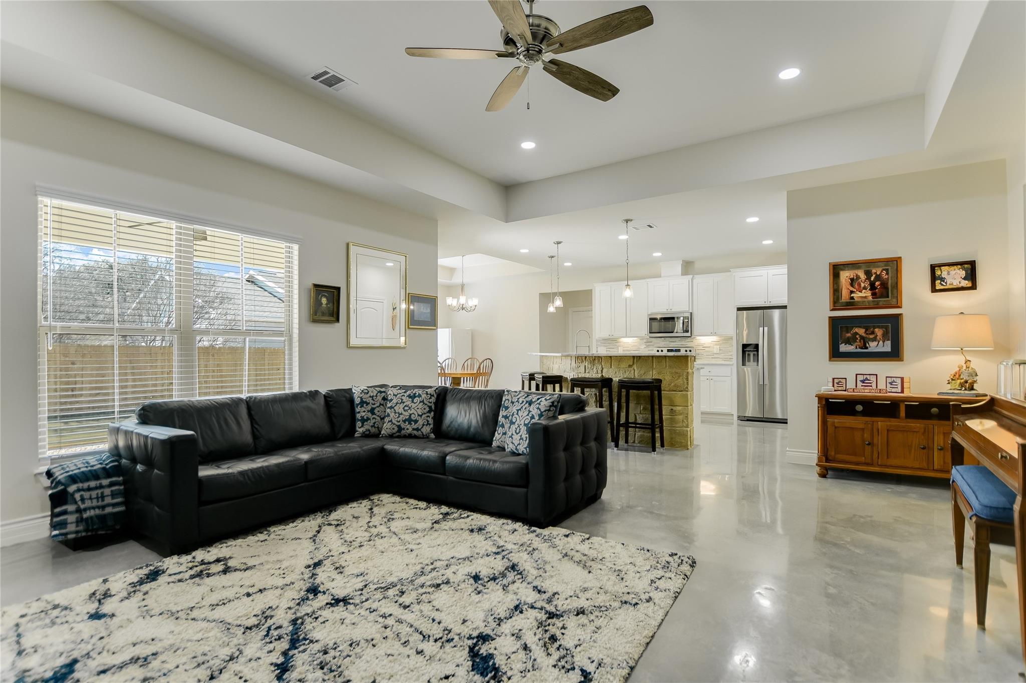 139 W Maple Dr, Granite Shoals, TX 78654