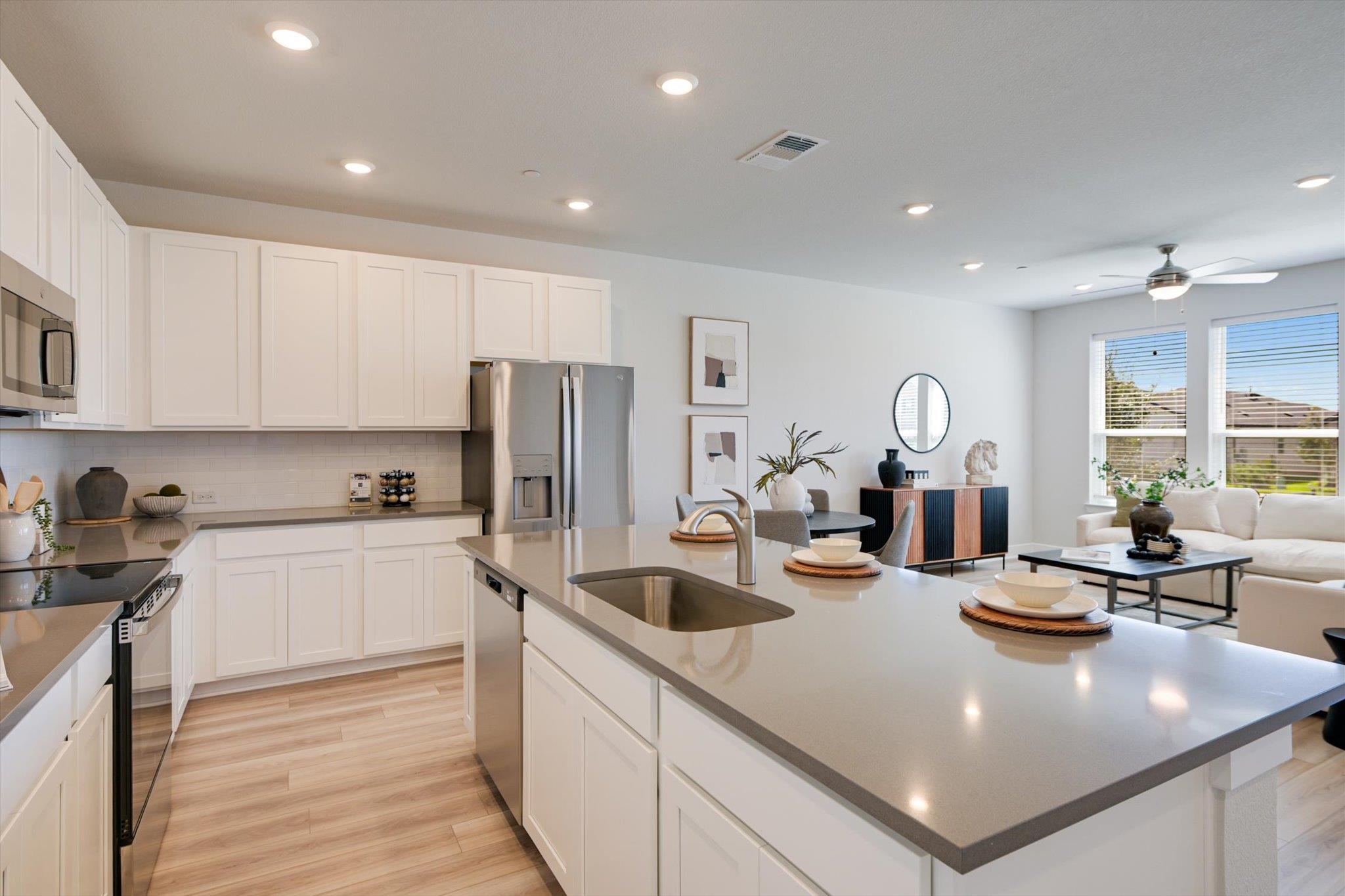 527 Emory Crossing Blvd, Hutto, TX 78634