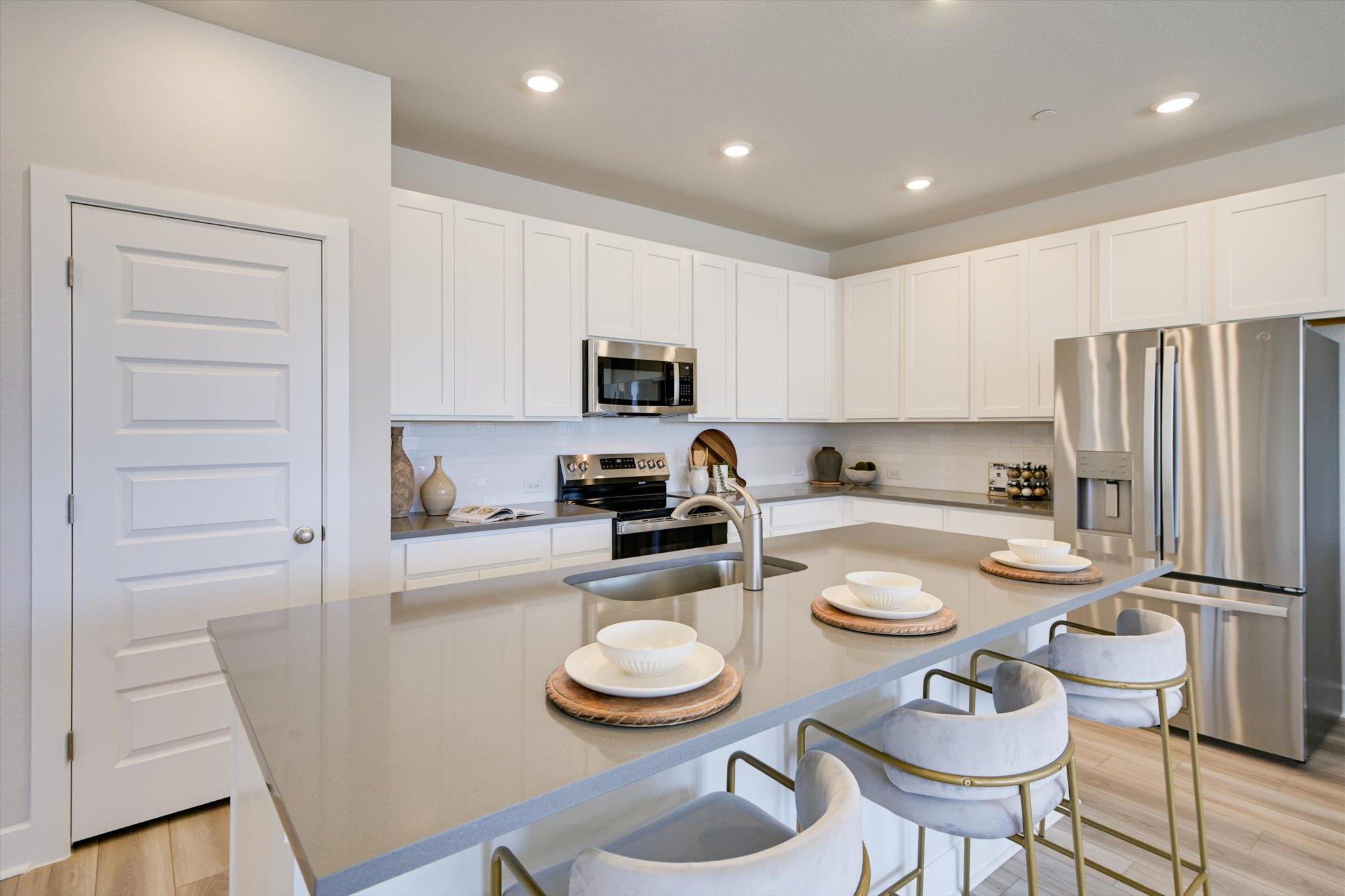 527 Emory Crossing Blvd, Hutto, TX 78634