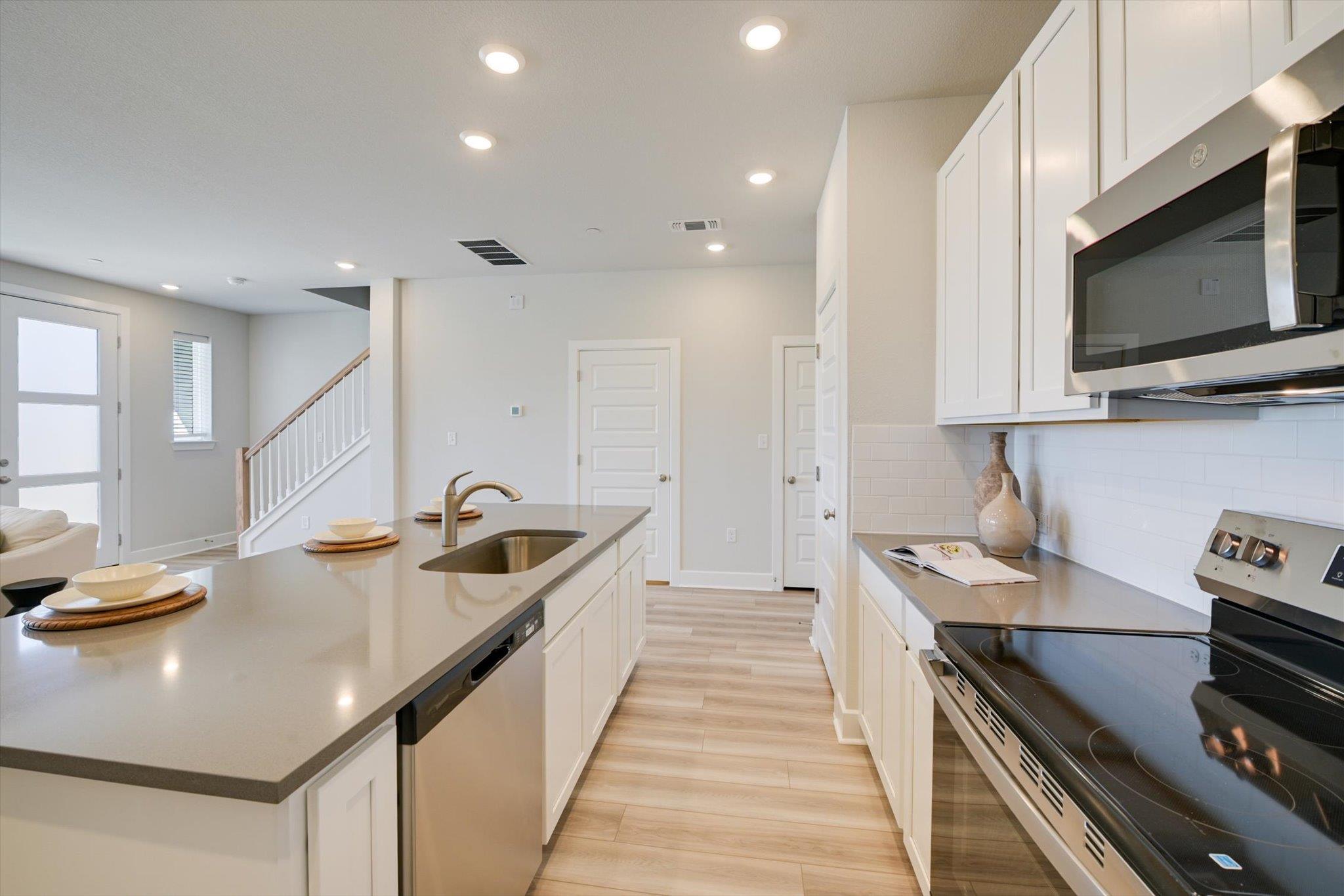 527 Emory Crossing Blvd, Hutto, TX 78634