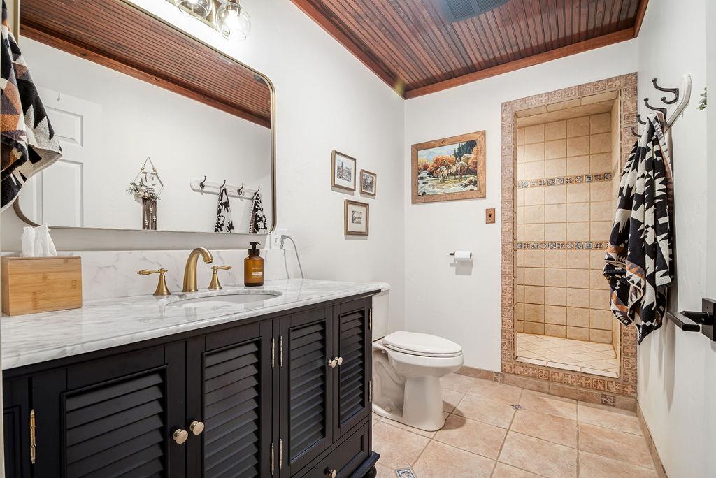 350 Gold Schaefer Rd, Fredericksburg, TX 78624