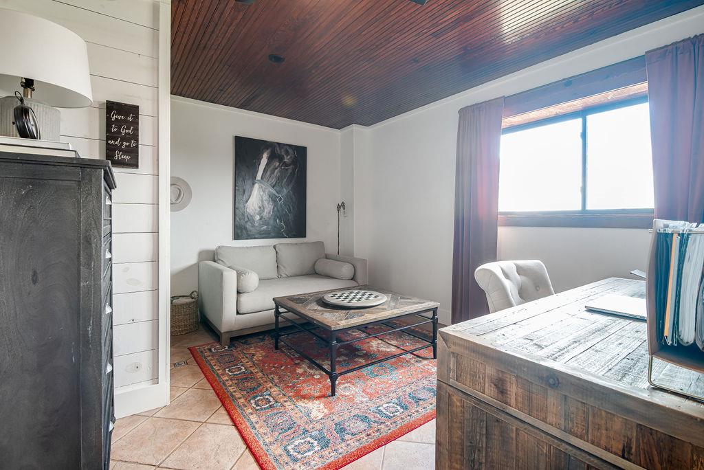 350 Gold Schaefer Rd, Fredericksburg, TX 78624