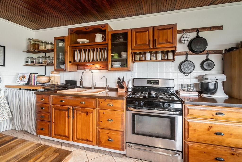 350 Gold Schaefer Rd, Fredericksburg, TX 78624