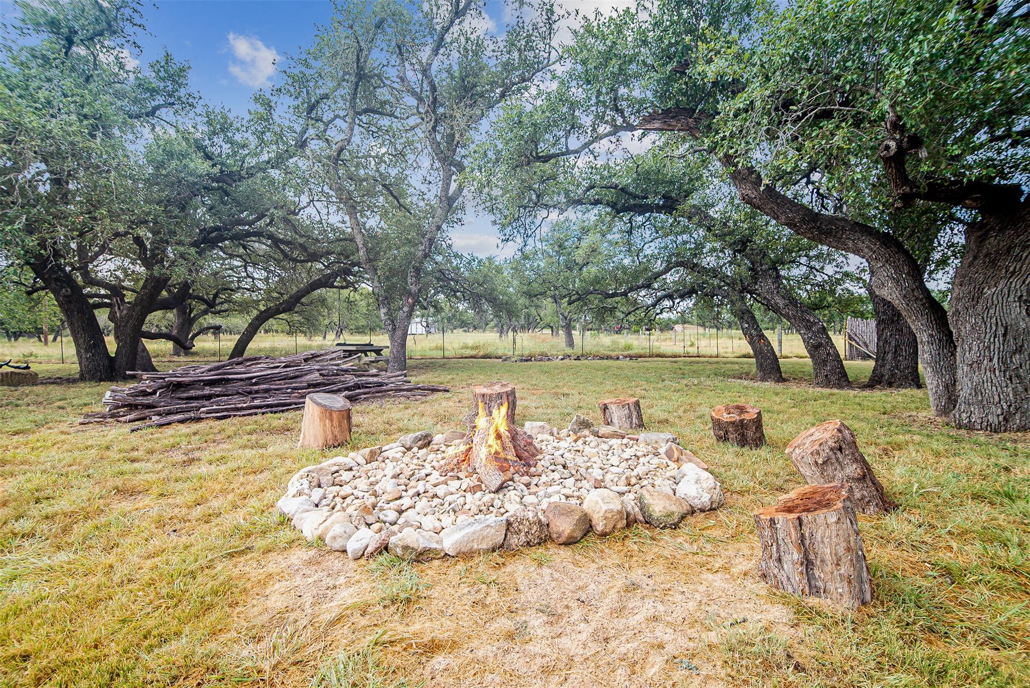 350 Gold Schaefer Rd, Fredericksburg, TX 78624