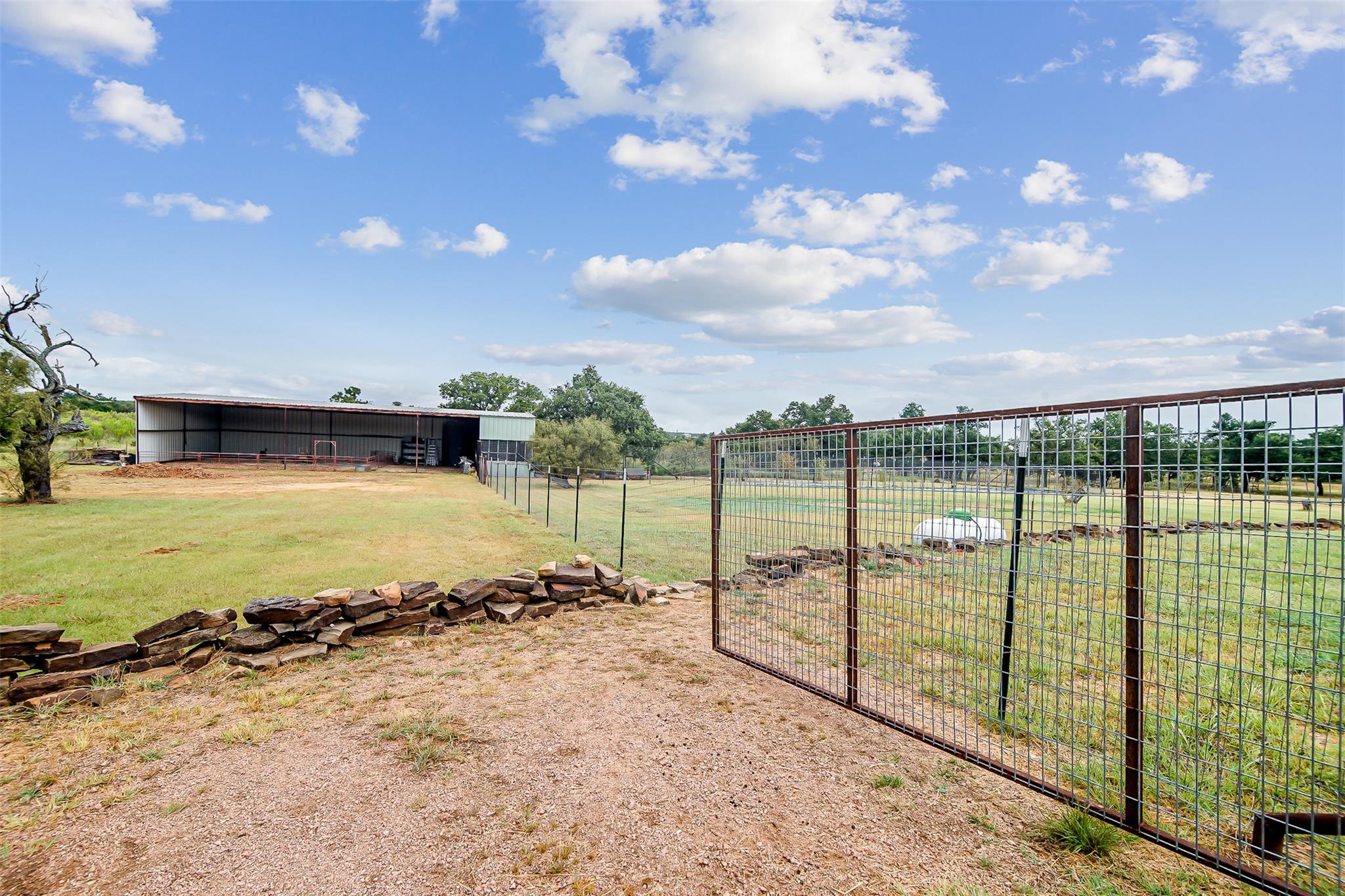 350 Gold Schaefer Rd, Fredericksburg, TX 78624