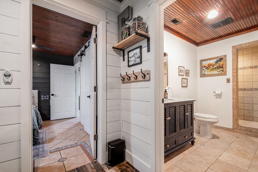 350 Gold Schaefer Rd, Fredericksburg, TX 78624