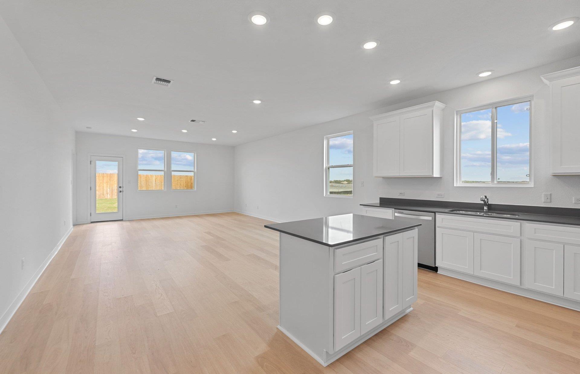 817 Cardenas St, San Marcos, TX 78666