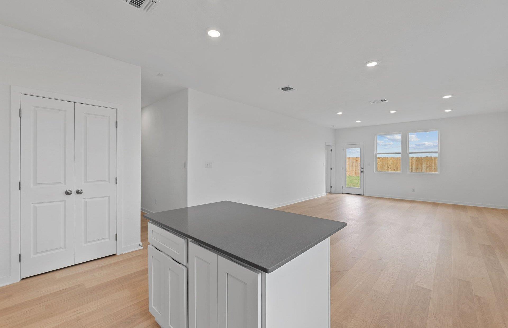 817 Cardenas St, San Marcos, TX 78666