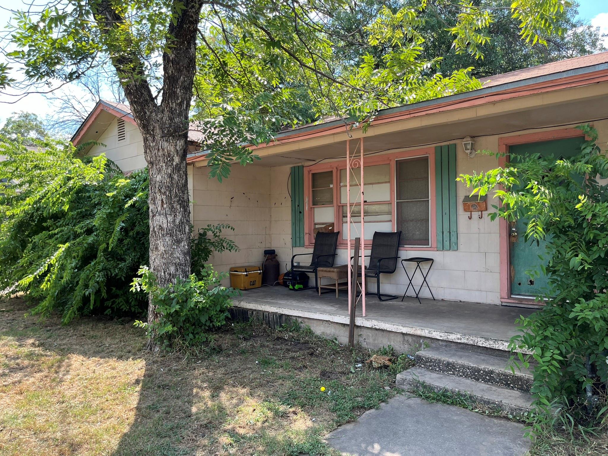 1215 Avenue J, Brownwood, TX 76801