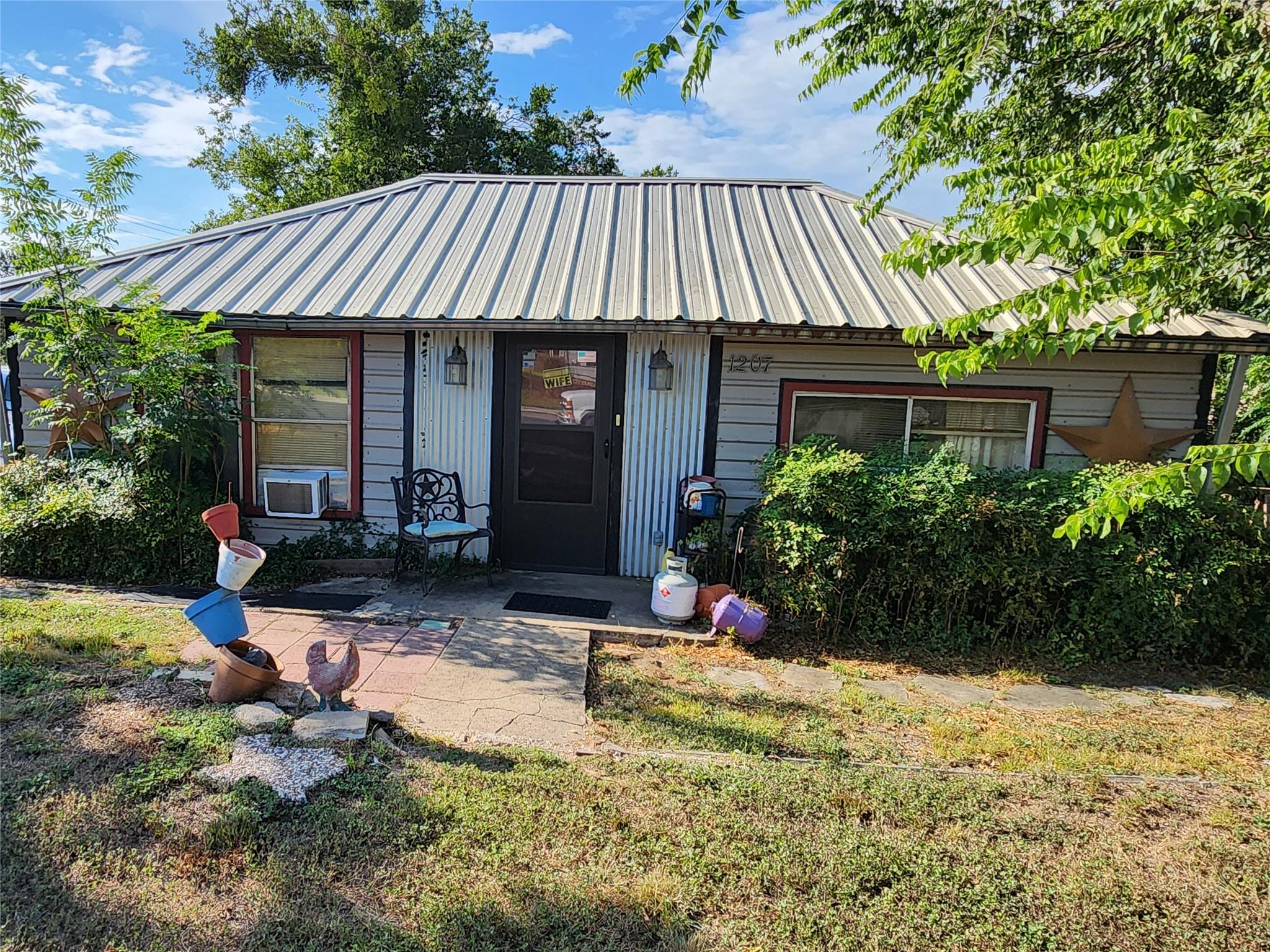 1207 E Live Oak St, Burnet, TX 78611